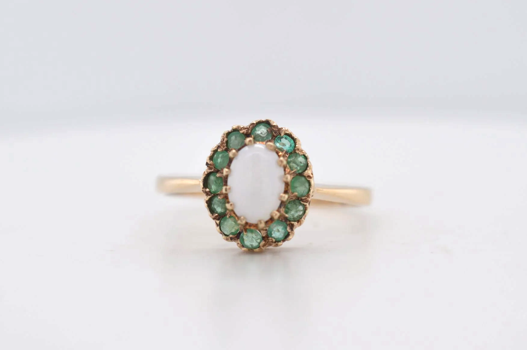 9ct Emerald & Opal Cluster  Price Band A £0 - £250) FB27