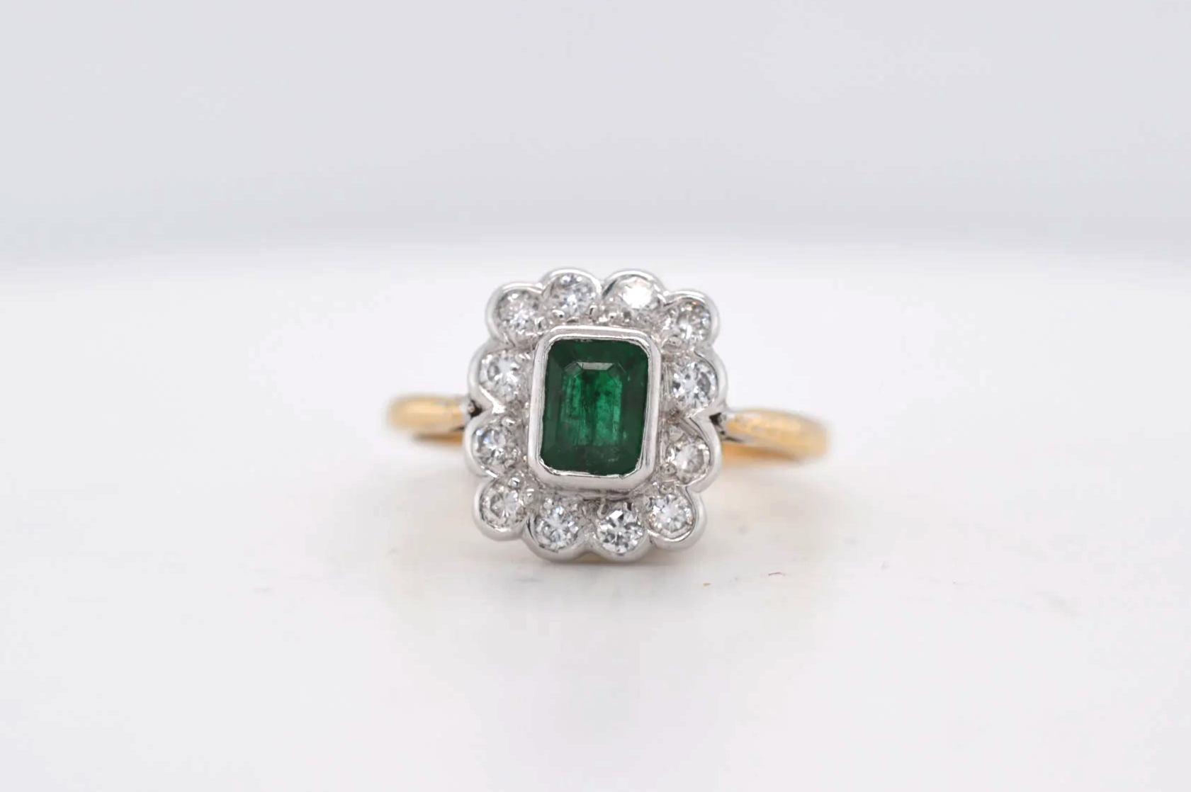 18ct Emerald & Diamond  Price Band E £1,000 - £1,250) FB14