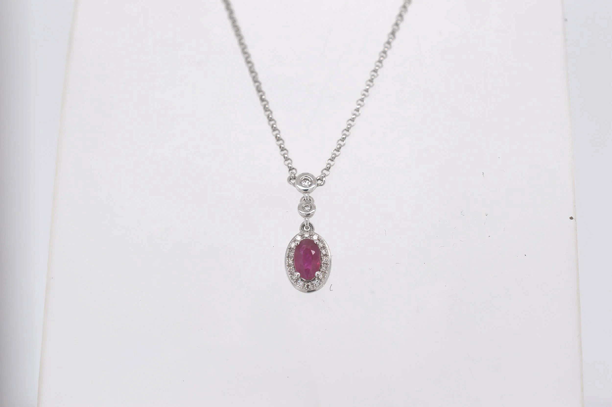 9ct Ruby & Diamond  (Price Band B £250 - £500) FM22