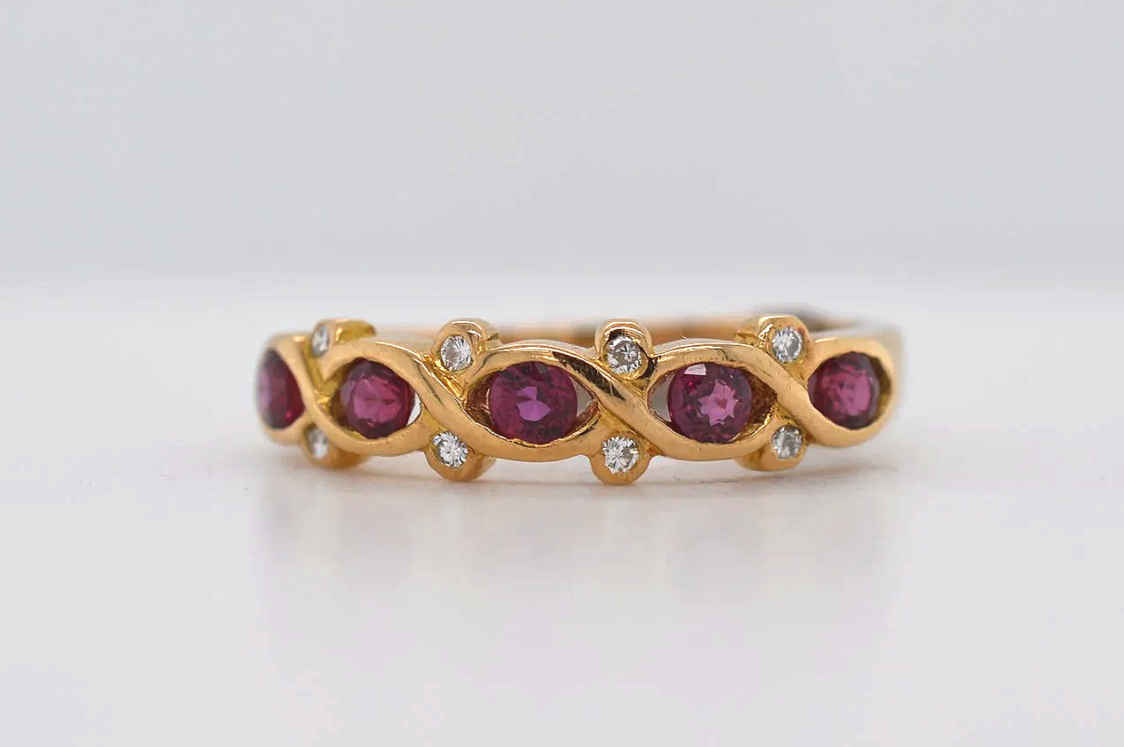 18ct Ruby & Diamond Price Band C (£500 - £750) FG04