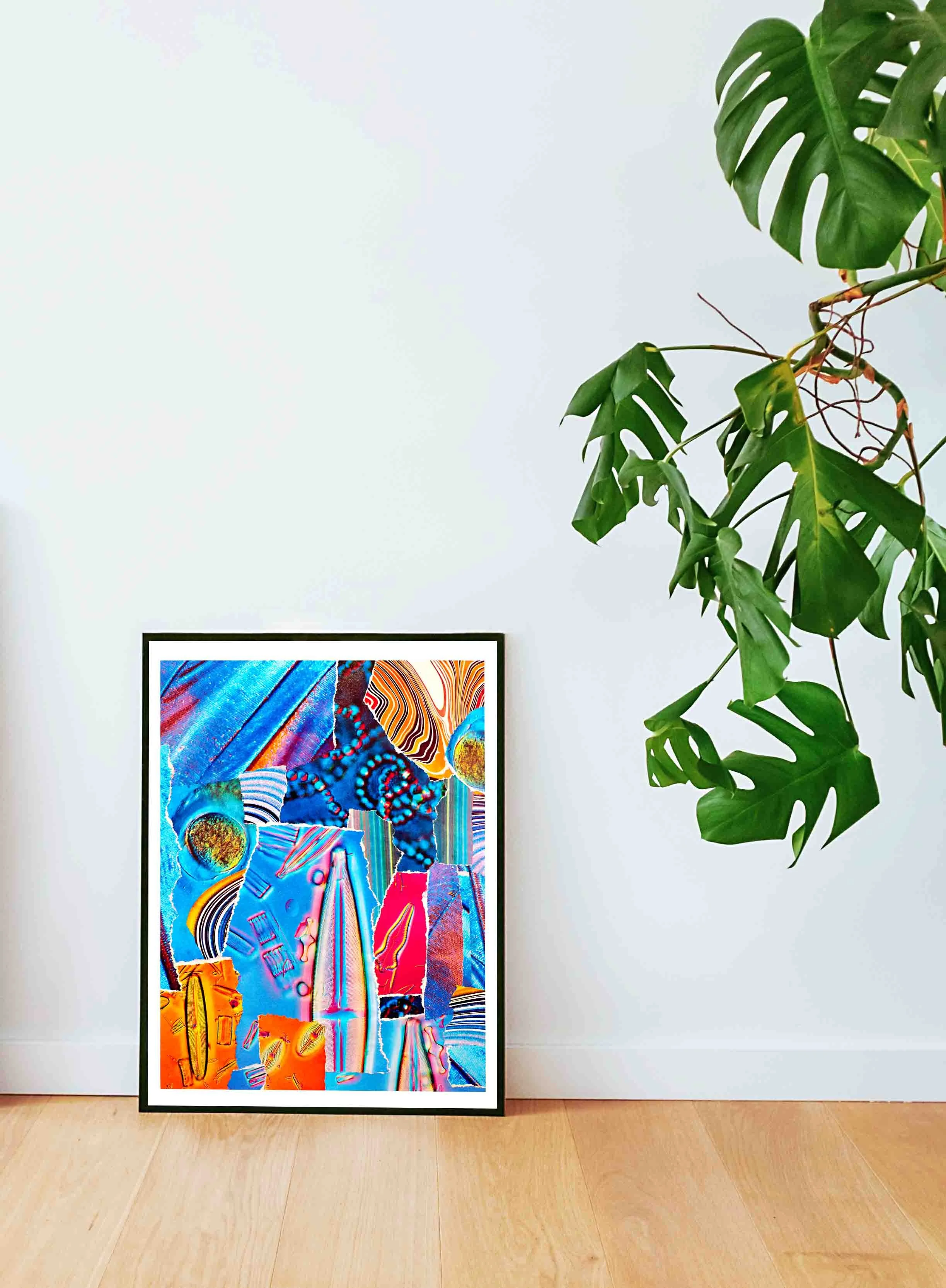 Collage contemporain "Microcosme" encadré, exploration de l’infiniment petit et vivant.