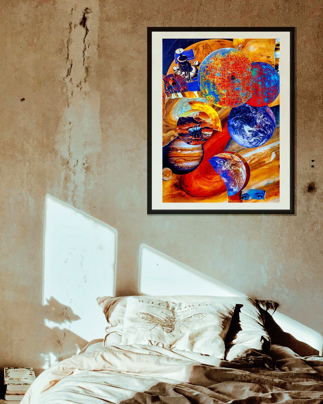 Collage contemporain "Cosmic Collide" encadré, recomposition d’un univers onirique et spatial.