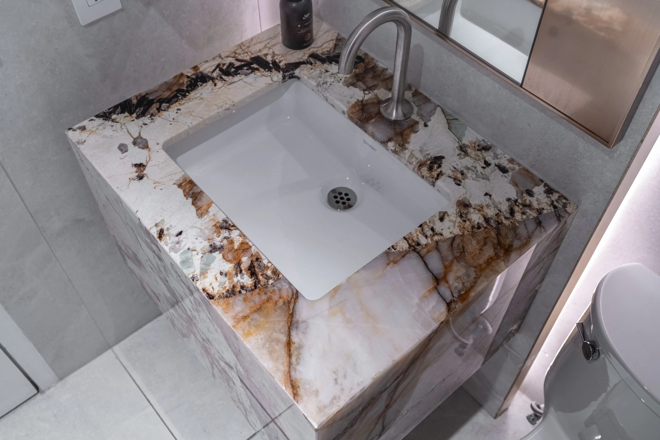 Frameless - Elegance Marble - 106 Spadina Ave - 066.jpg