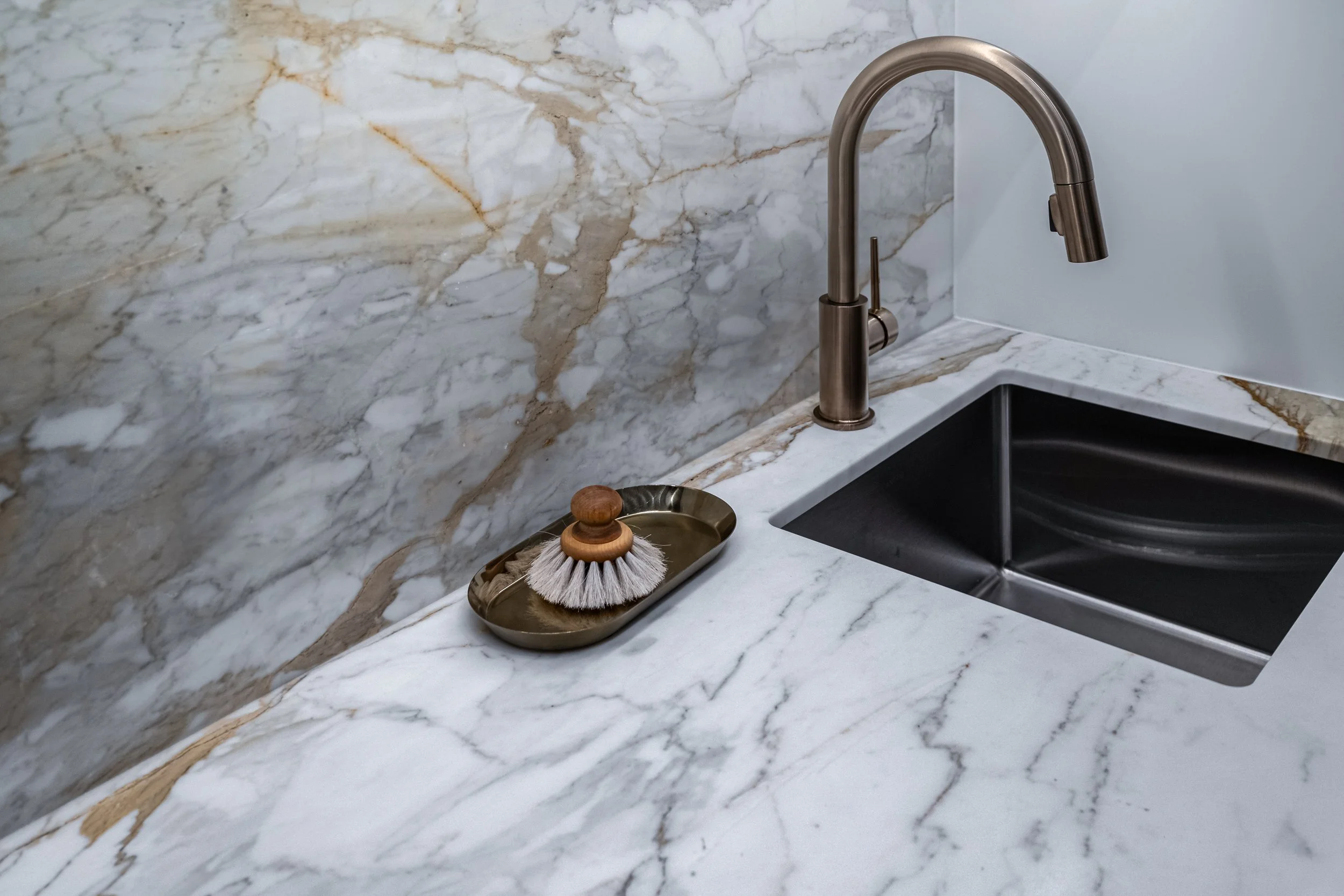 Frameless - Elegance Marble - 106 Spadina Ave - 054.jpg