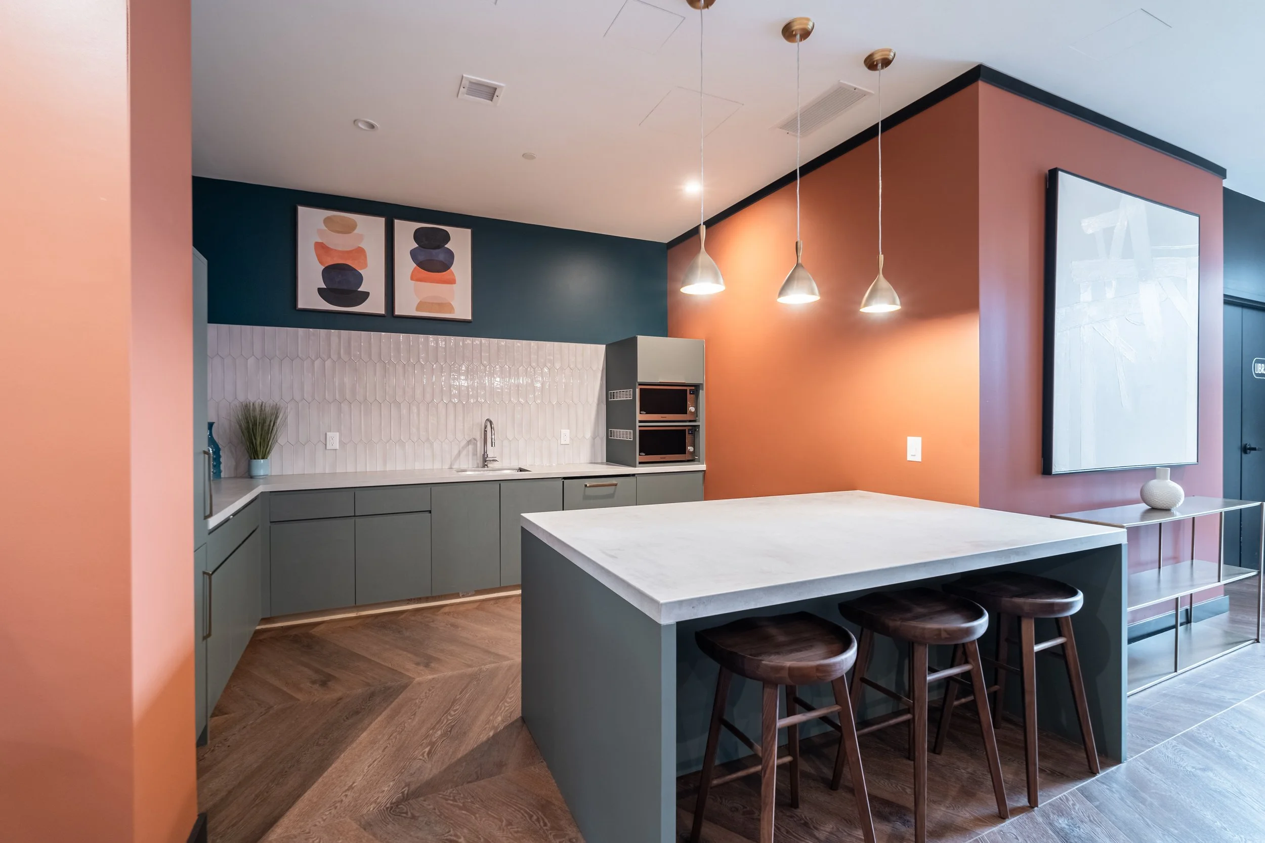 Frameless - Elegance Marble - 689 The Queensway -006.jpg