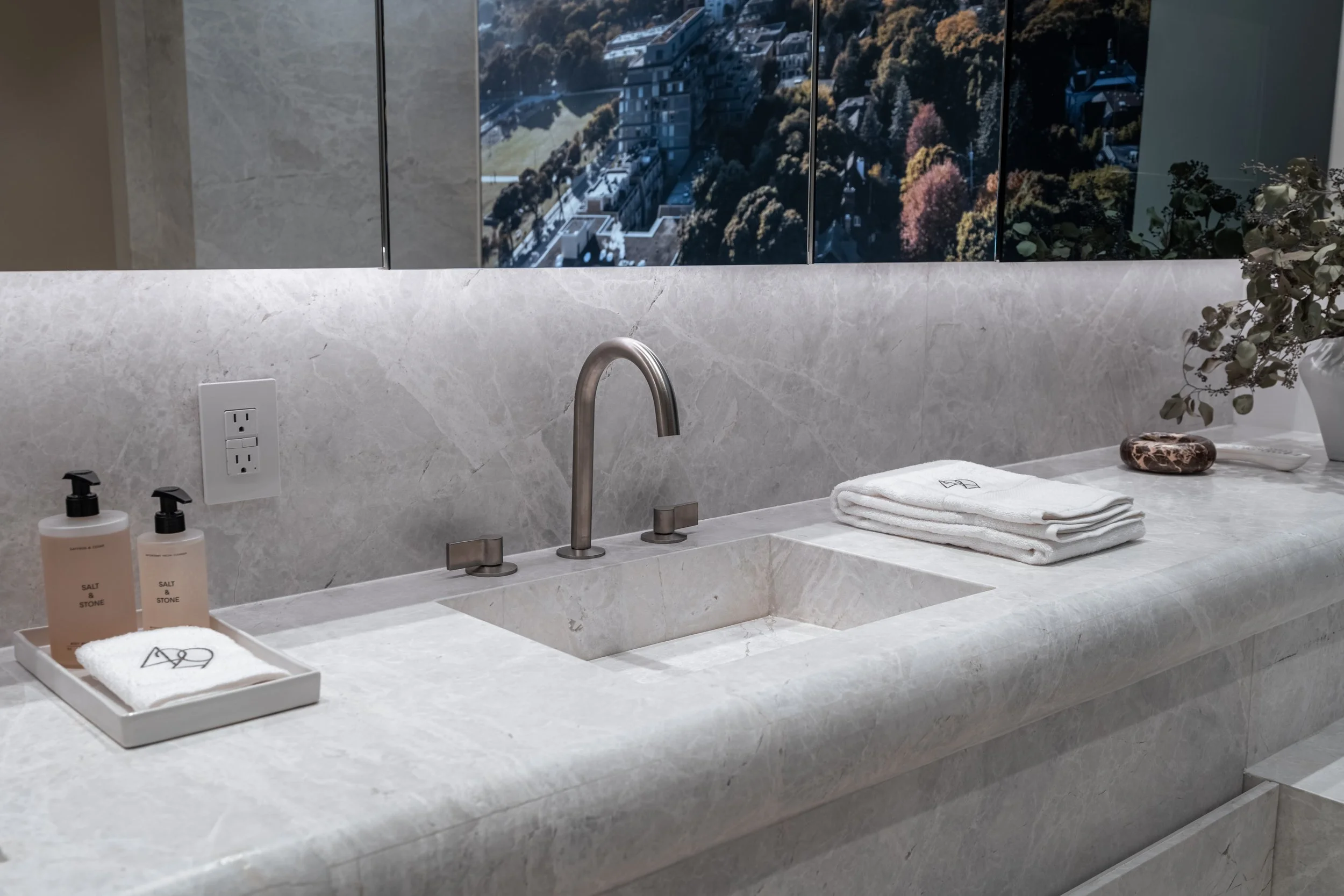 Frameless - Elegance Marble  - 446 Spadina Rd -062.jpg