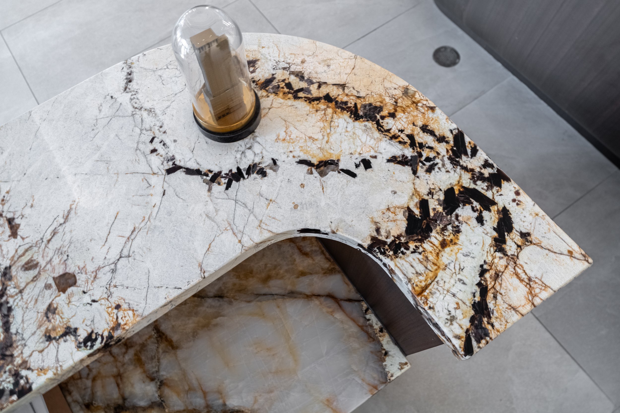 Frameless - Elegance Marble - 106 Spadina Ave - 005.jpg