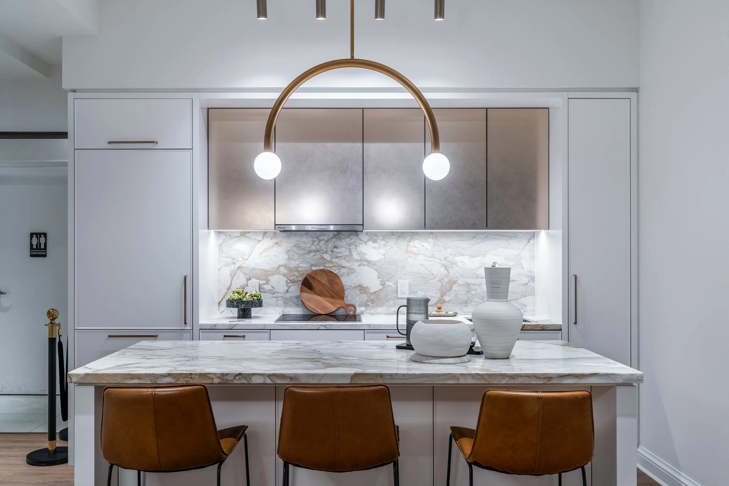 Frameless - Elegance Marble - 106 Spadina Ave - 043.jpg