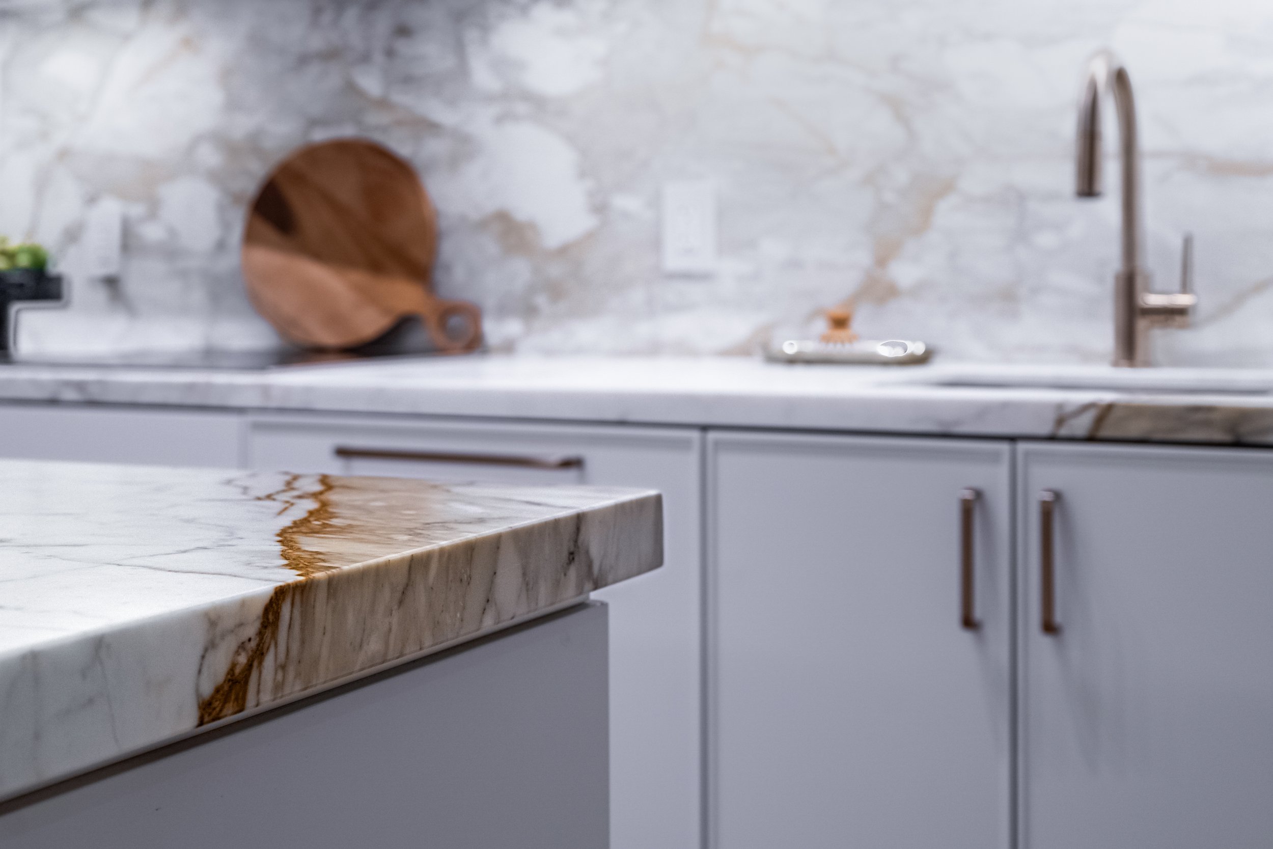 Frameless - Elegance Marble - 106 Spadina Ave - 051.jpg