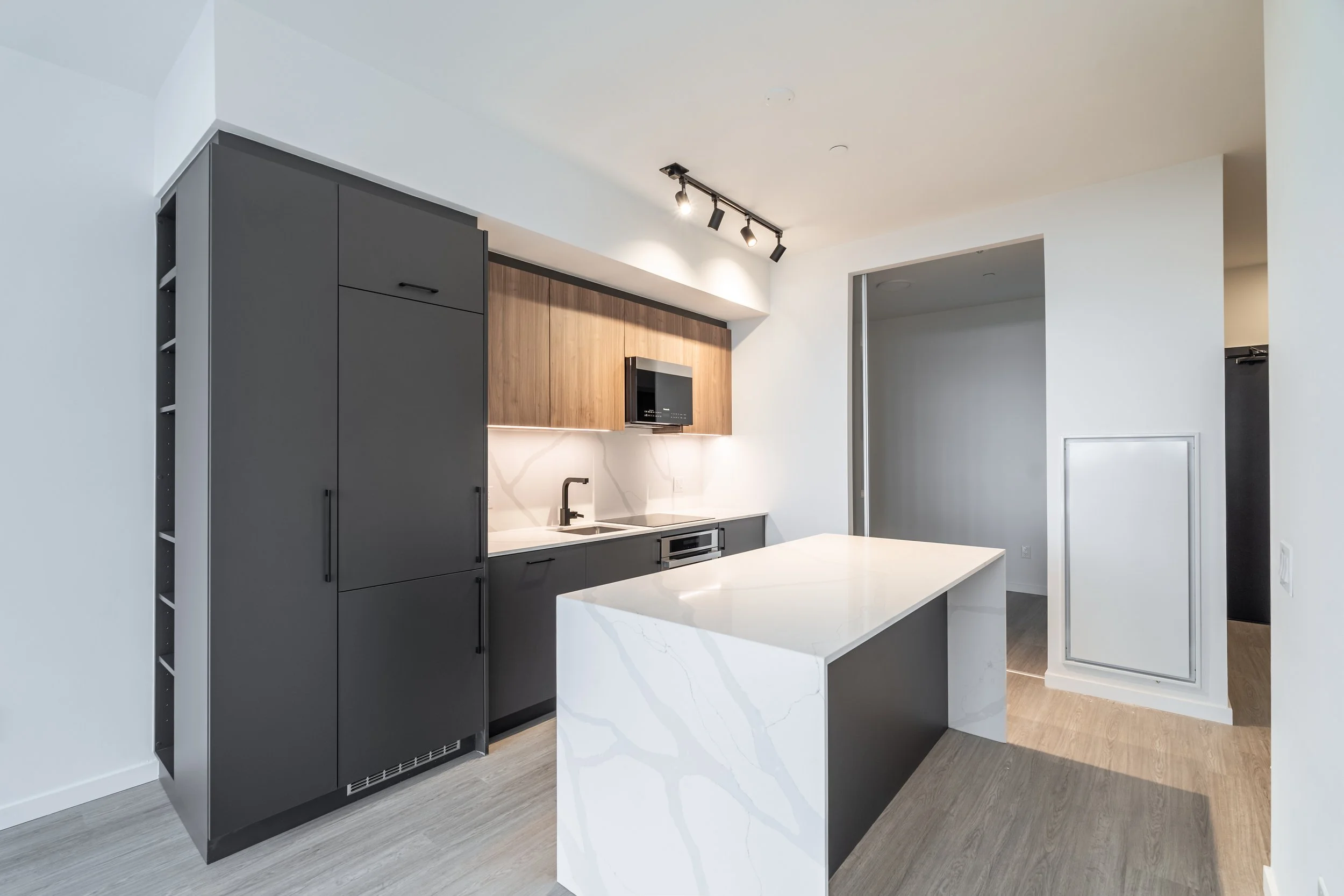 Frameless - Elegance Marble - 689 The Queensway -028.jpg