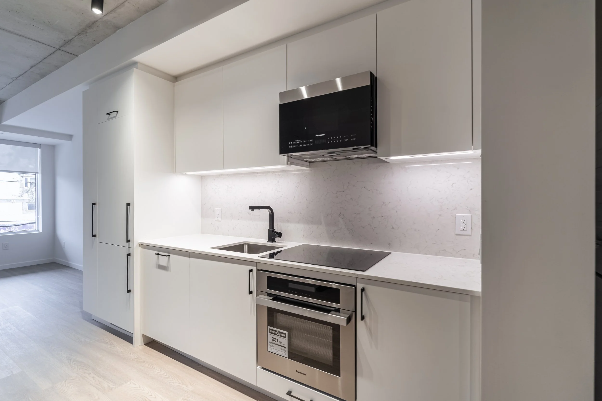 Frameless - Elegance Marble - 689 The Queensway -018.jpg