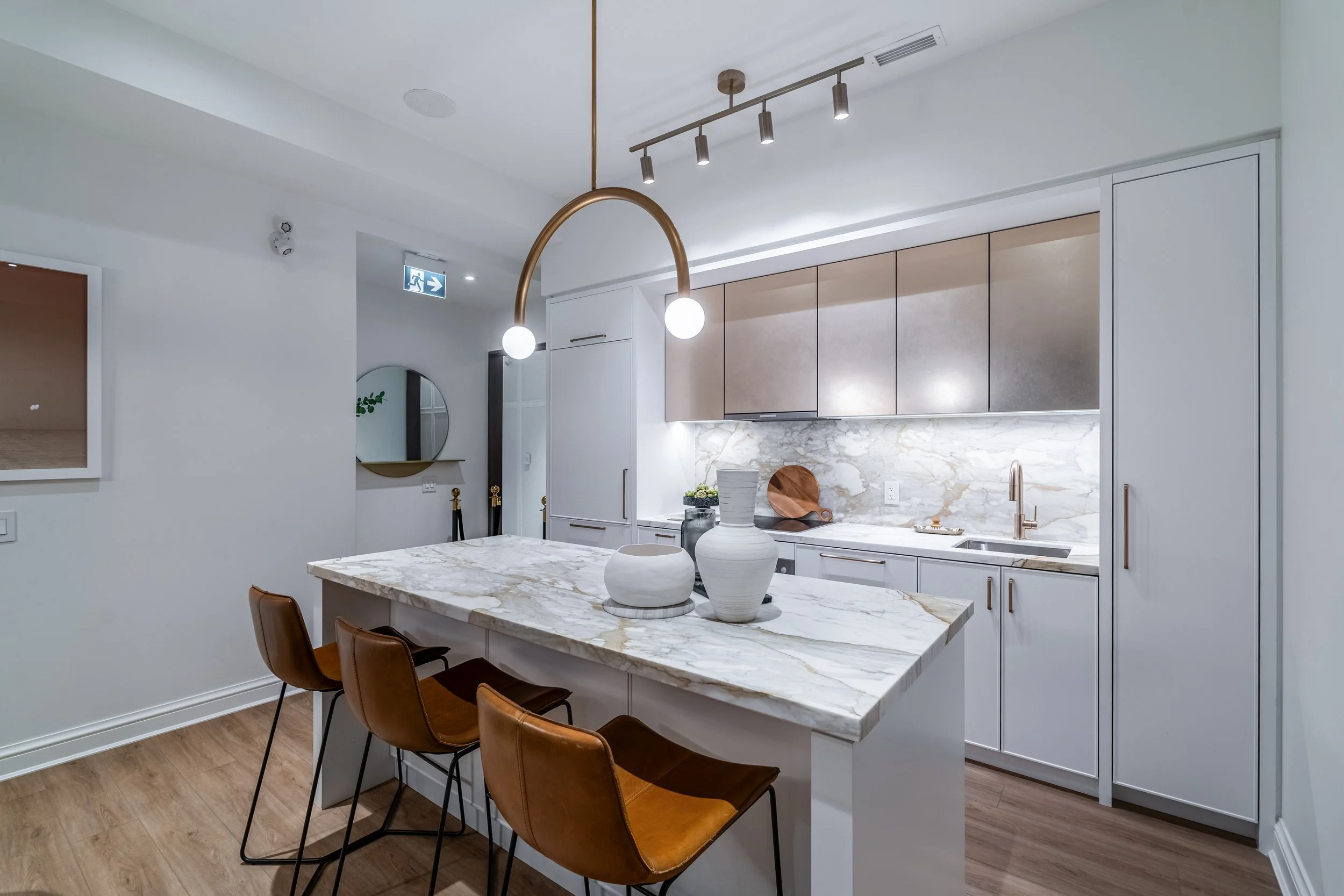 Frameless - Elegance Marble - 106 Spadina Ave - 044.jpg