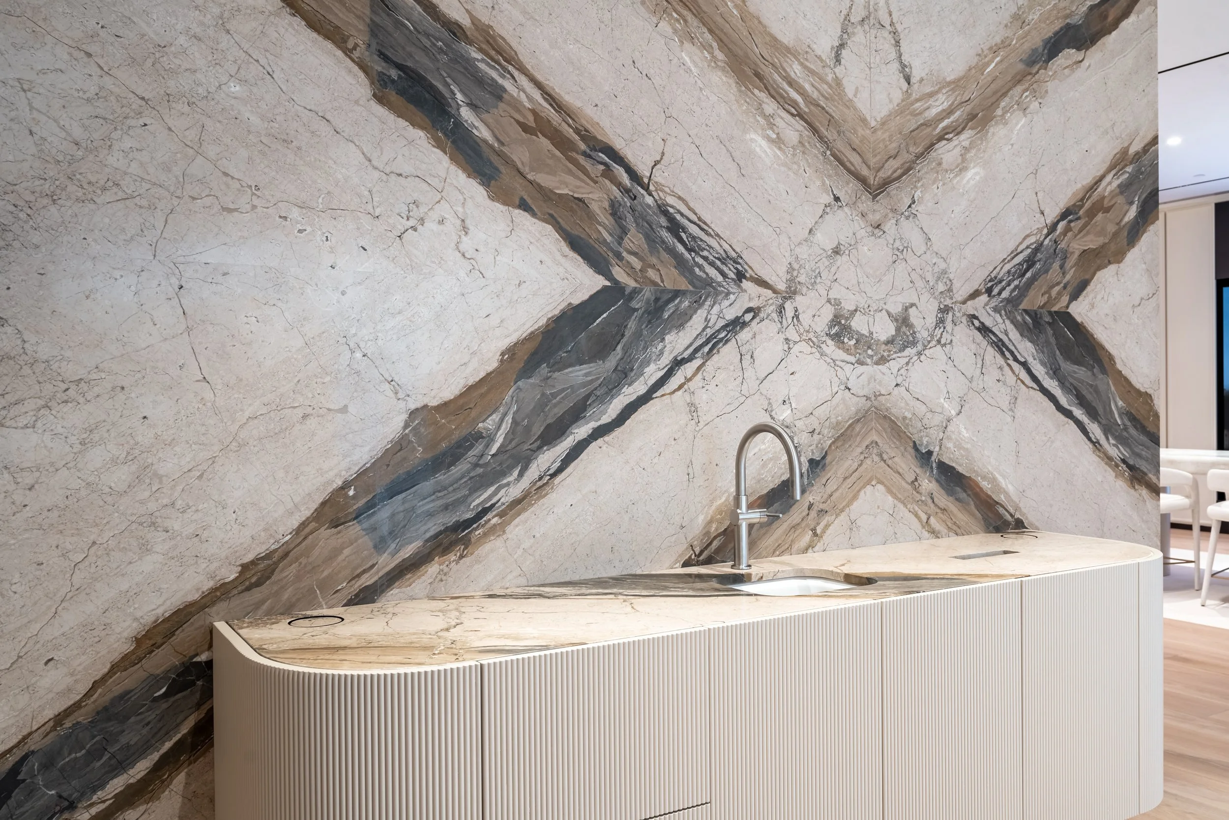 Frameless - Elegance Marble  - 446 Spadina Rd -017.jpg