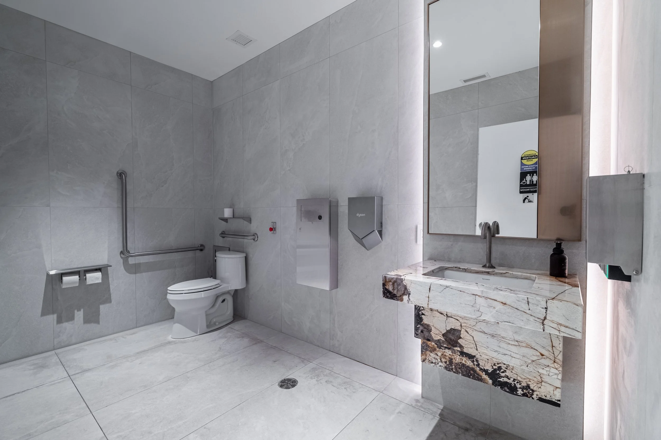 Frameless - Elegance Marble - 106 Spadina Ave - 067.jpg