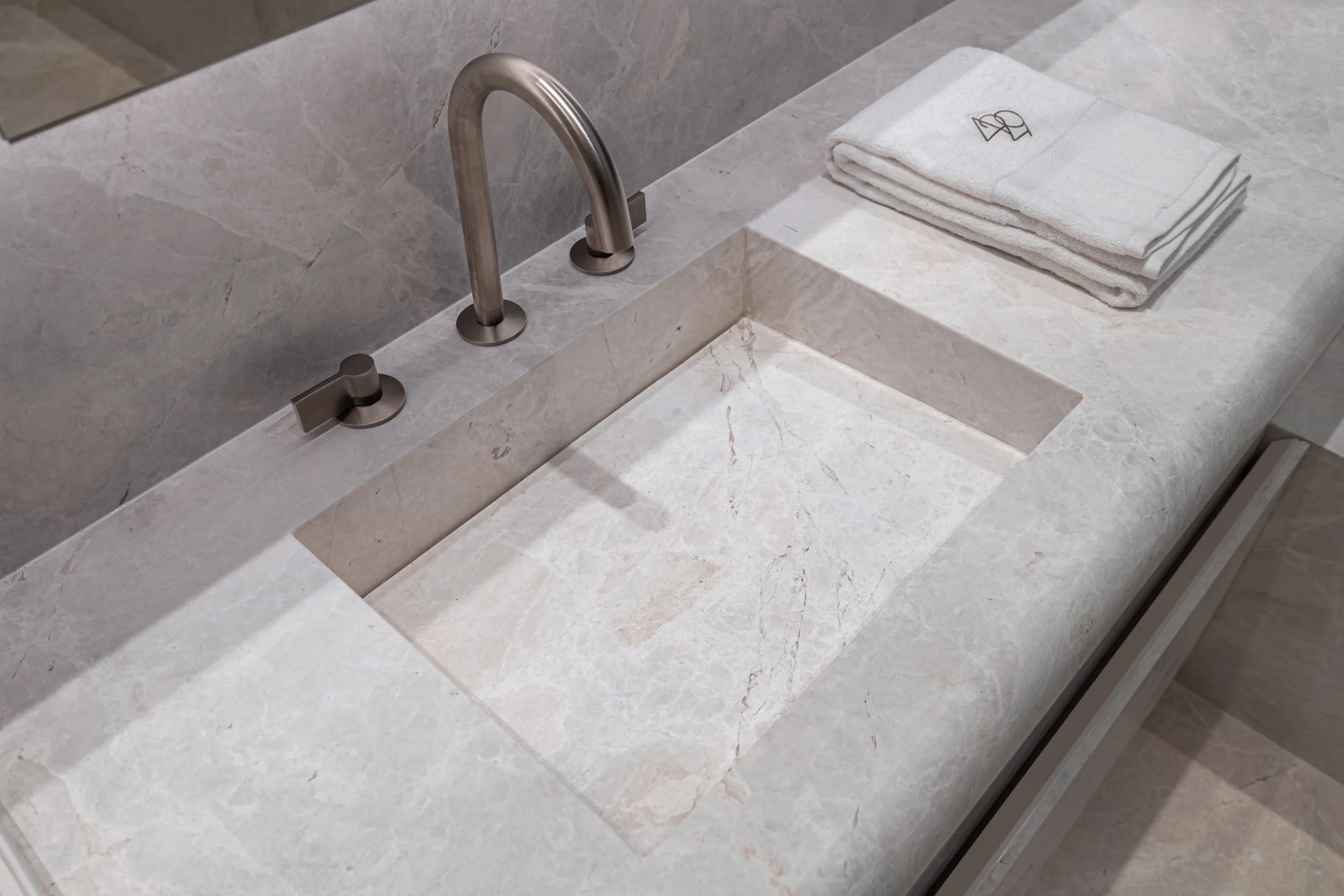 Frameless - Elegance Marble  - 446 Spadina Rd -069.jpg