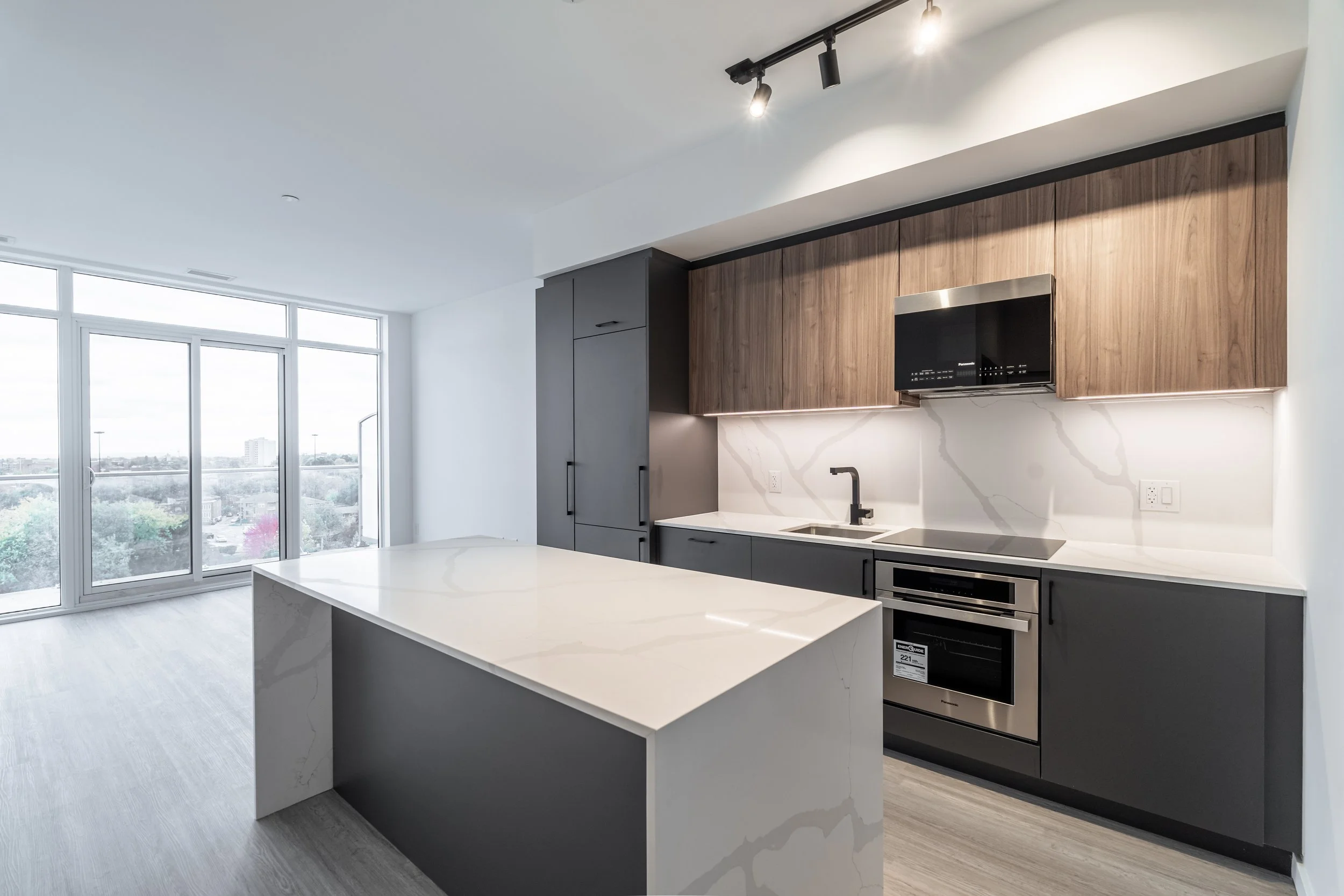 Frameless - Elegance Marble - 689 The Queensway -025.jpg