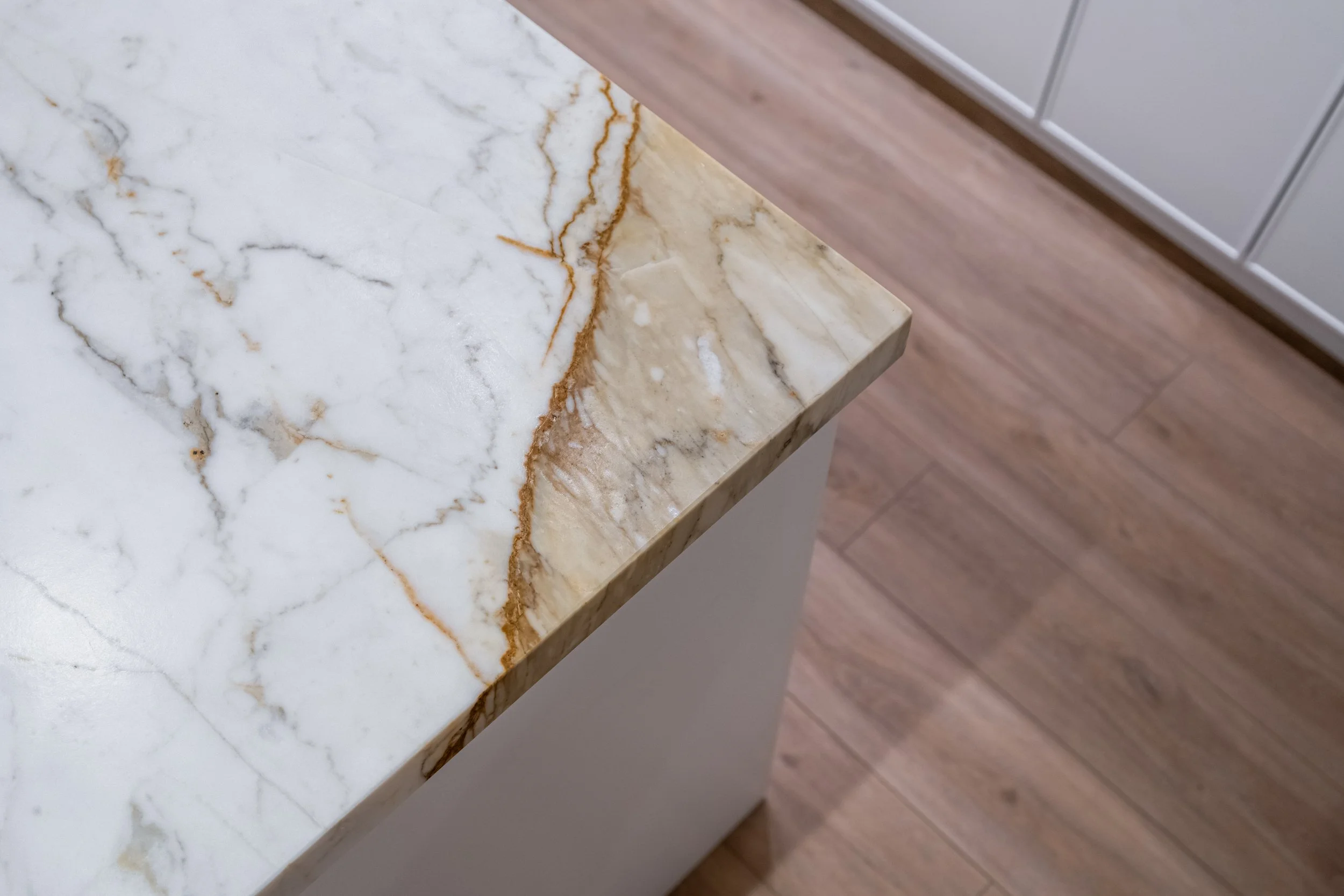 Frameless - Elegance Marble - 106 Spadina Ave - 050.jpg