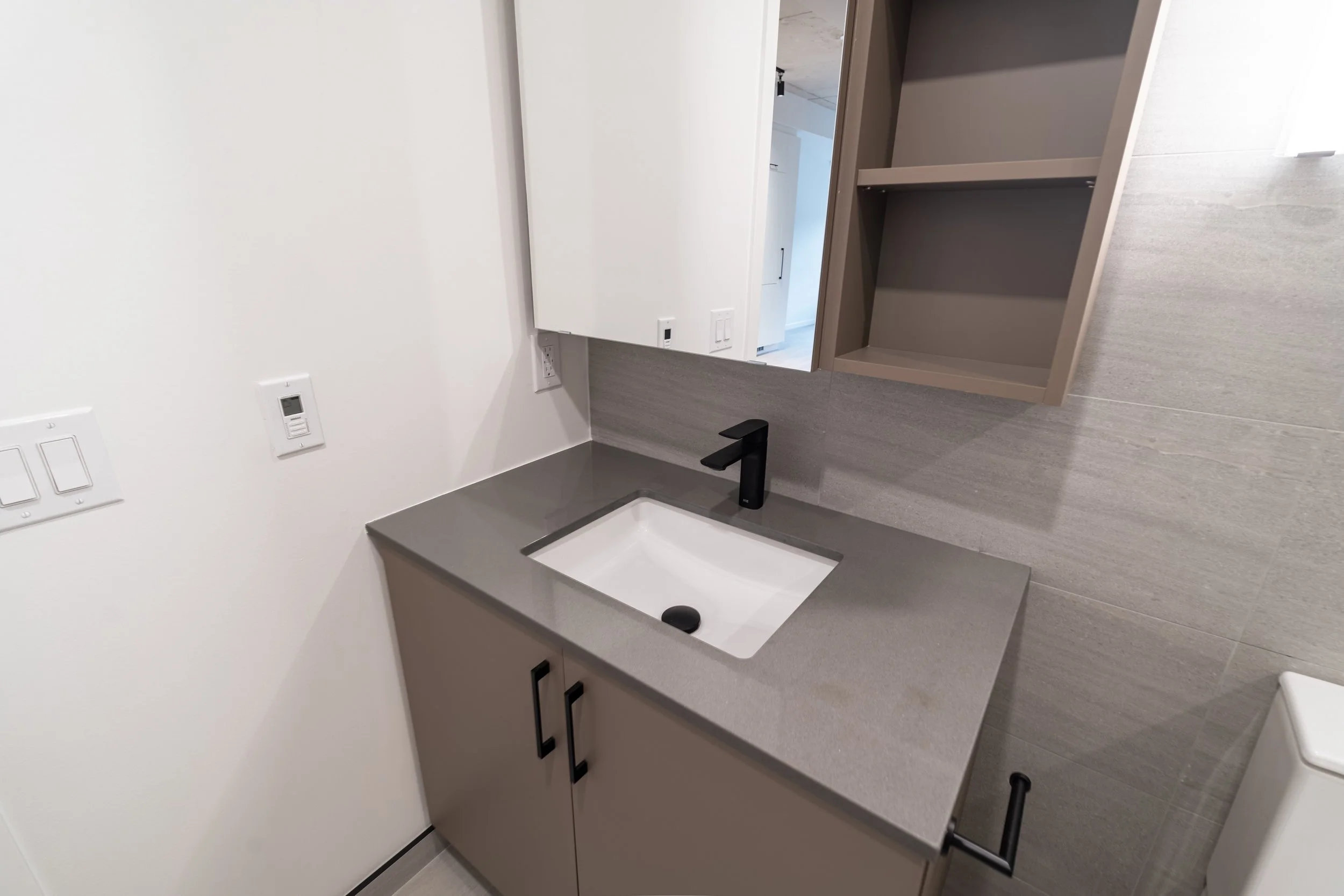 Frameless - Elegance Marble - 689 The Queensway -037.jpg