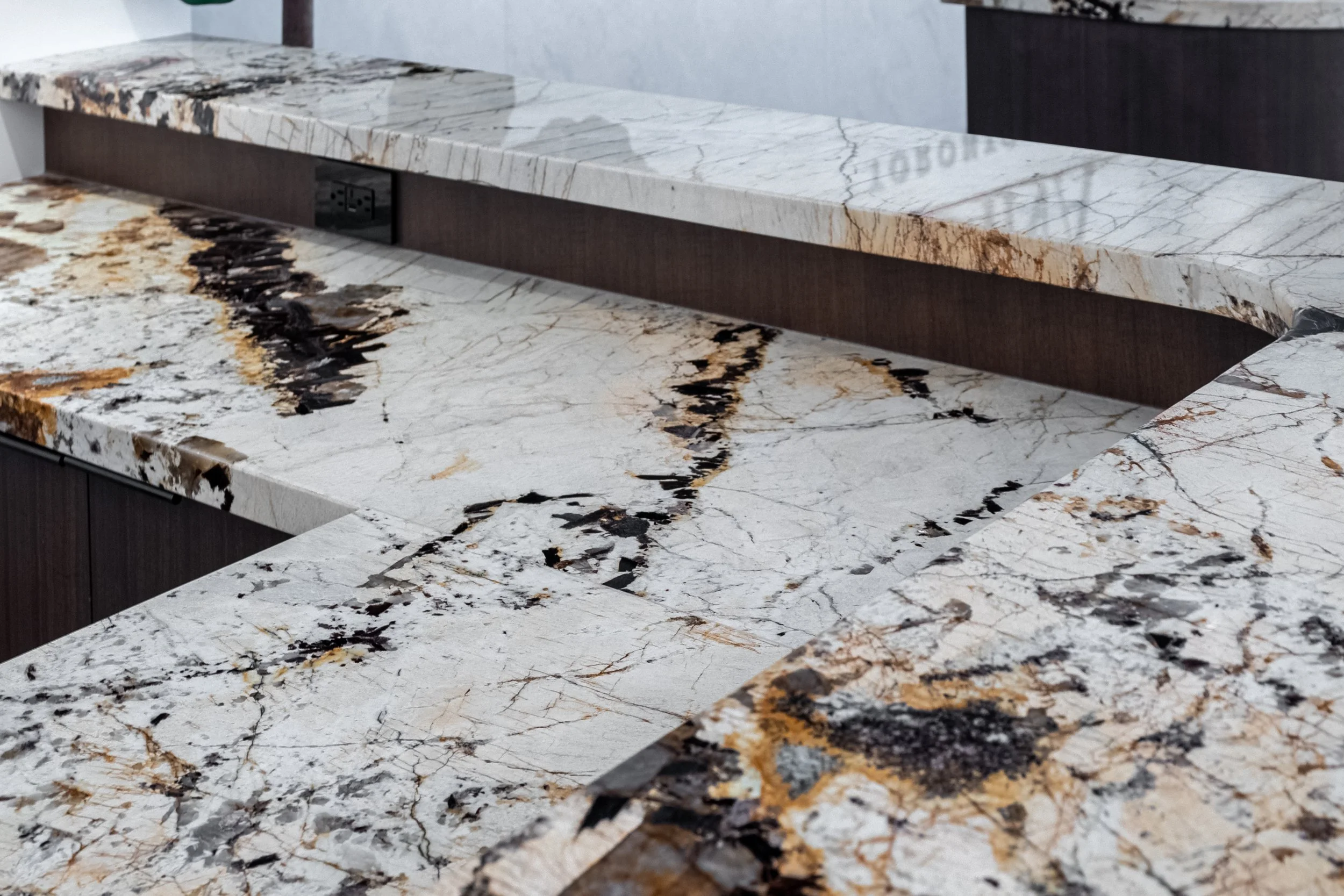 Frameless - Elegance Marble - 106 Spadina Ave - 017.jpg