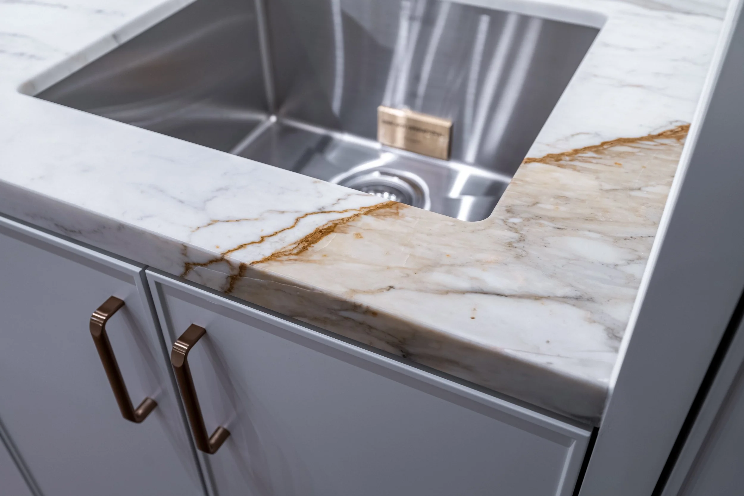 Frameless - Elegance Marble - 106 Spadina Ave - 053.jpg