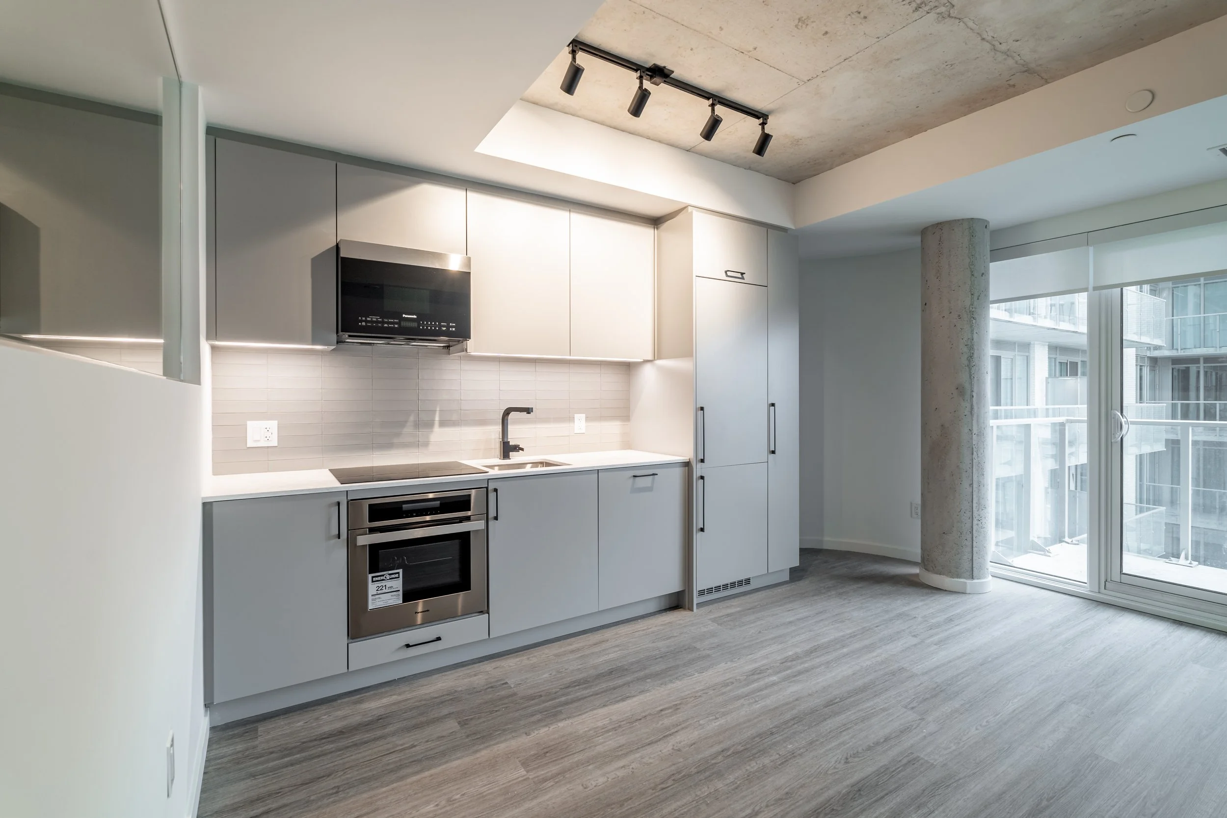 Frameless - Elegance Marble - 689 The Queensway -034.jpg