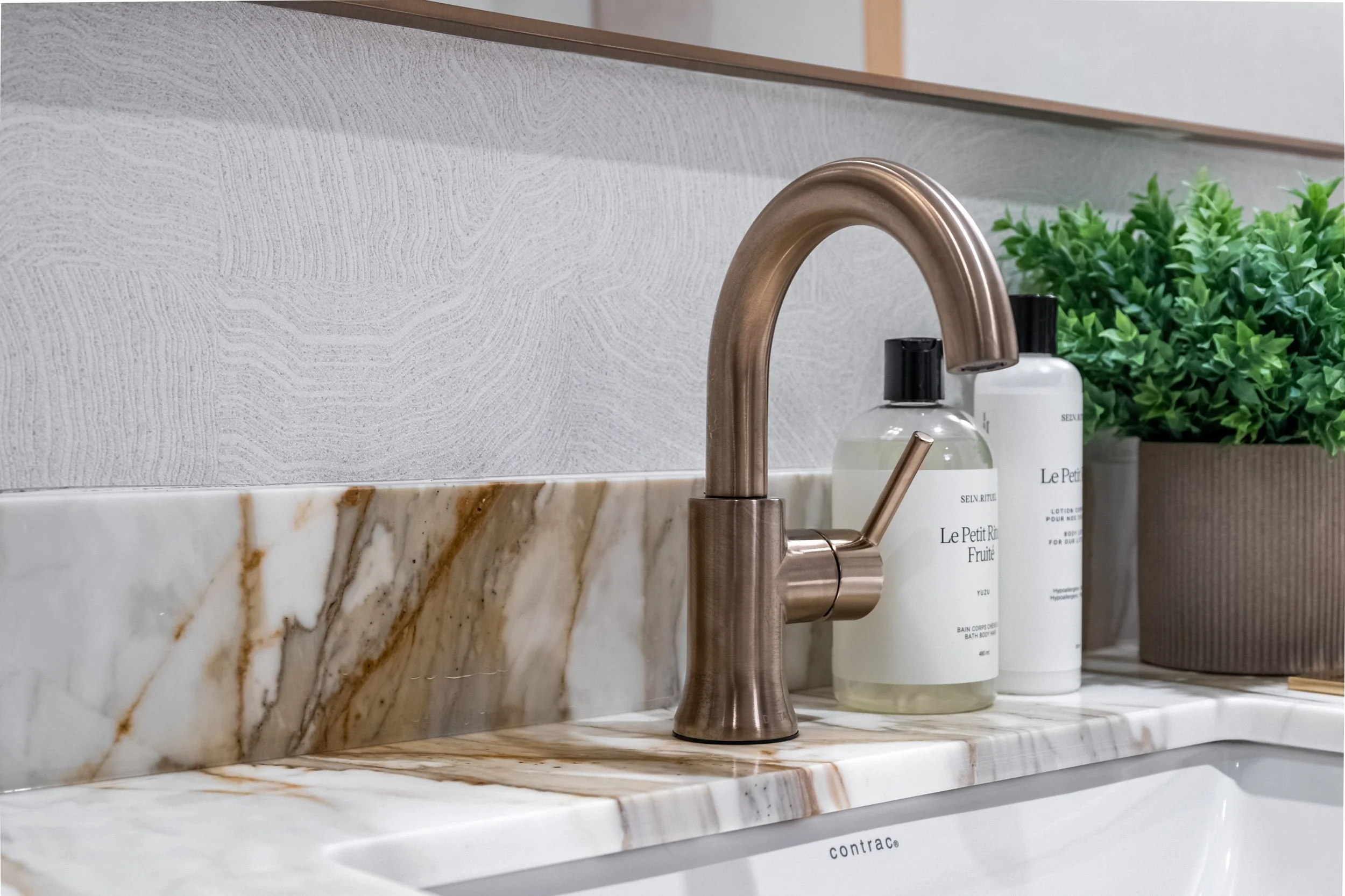 Frameless - Elegance Marble - 106 Spadina Ave - 058.jpg