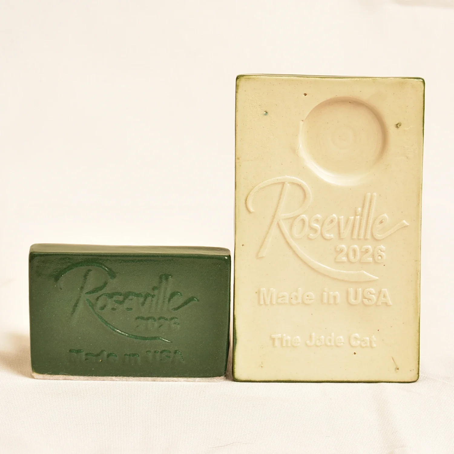 roseville-pottery-jade-cat-tile-and-stand-back-view.webp
