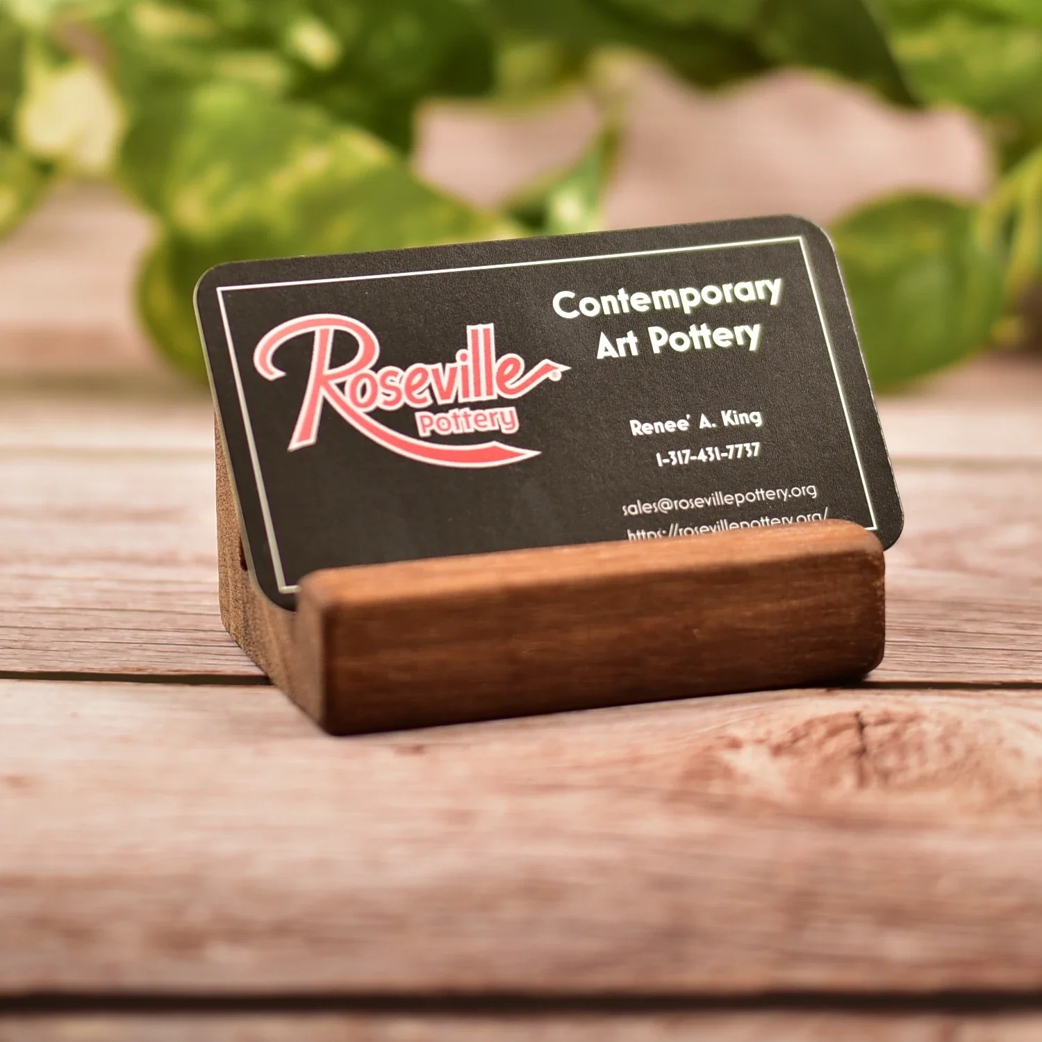 small_wooden_stand_buinisnes_card.webp