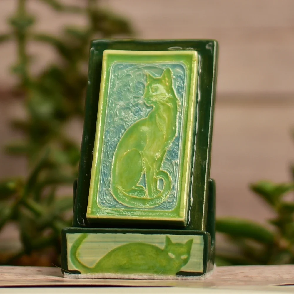 roseville-pottery-jade-cat-tile-and-stand-staged.webp