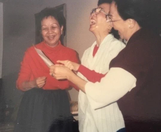 Daisy, Mom, Mamie singing and laughing.jpg