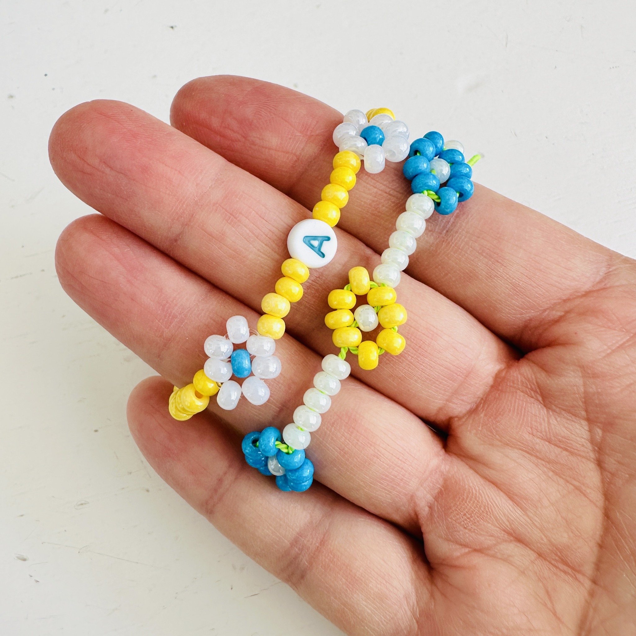 We love dropping some sweet little custom bracelets in the mail📫Hoping to put a smile on someone's face😀💕If you have a custom design in mind for party favors, a personal gift, or maybe just for you....DM us or email hellomarijoy@gmail.com, we woul