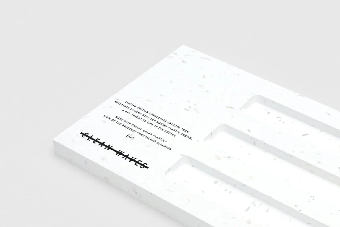 Horizontale Dreier-Display mit Beschriftung