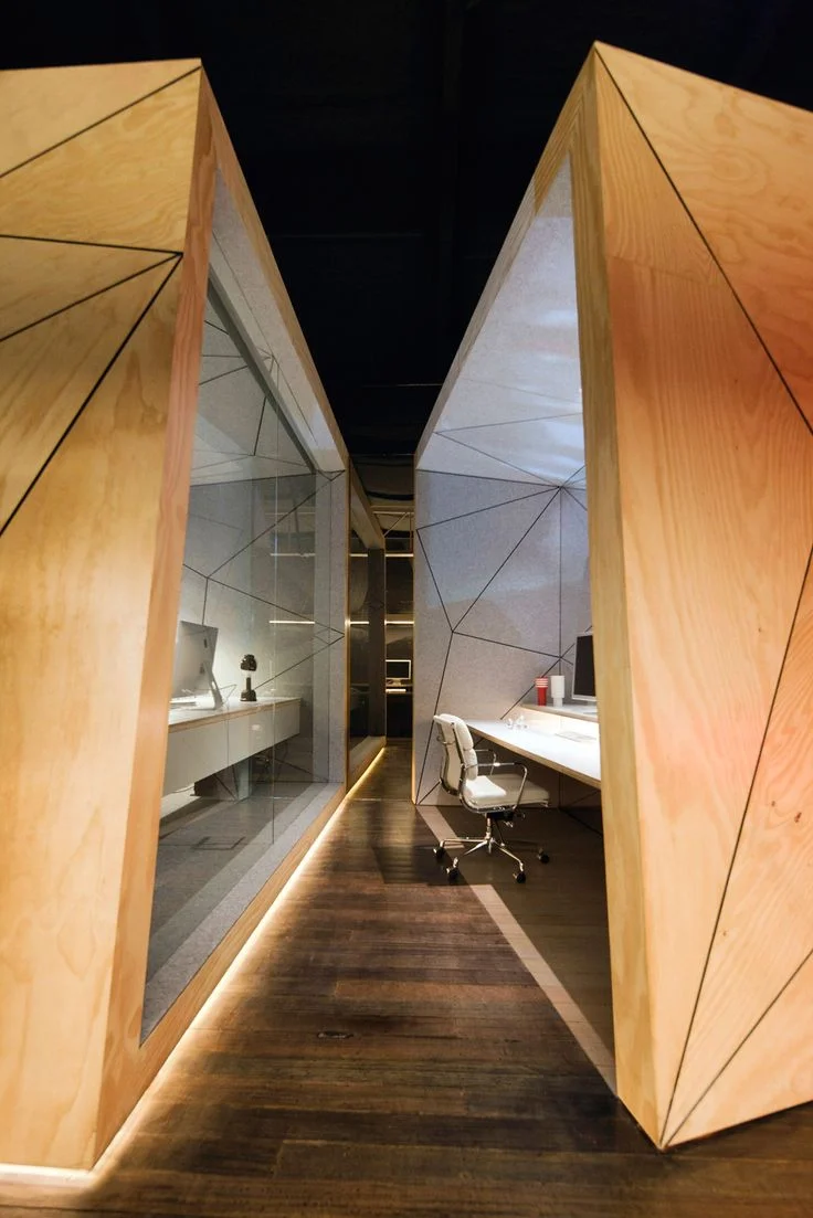 Raum-In-Raum – Holzpods gliedern das offenen Büro-Loft und schaffen ruhige Arbeitsbereiche