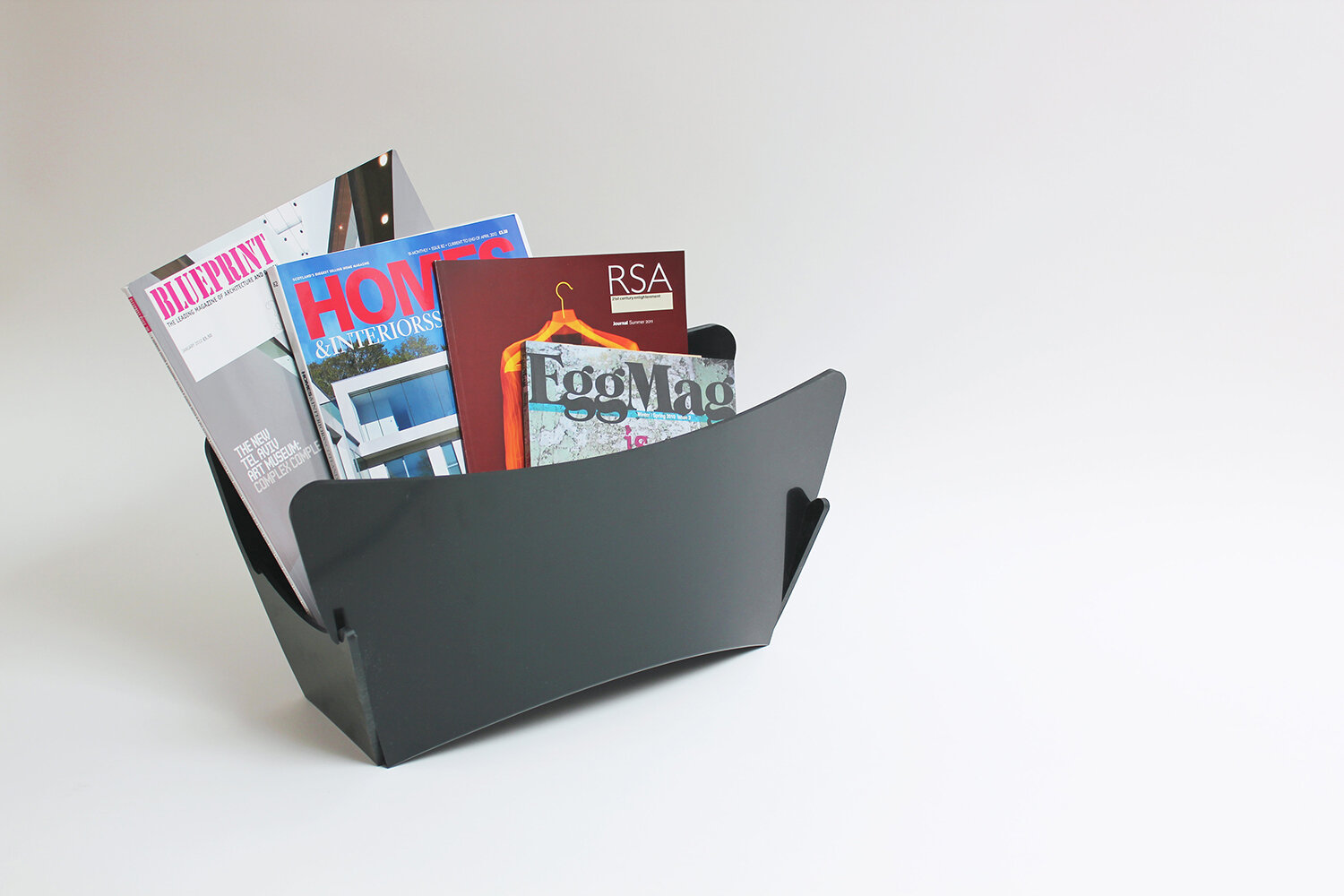 Blue-Marmalade-Crease-magazine-holder-fan-recycled-plastic-living-room-black-zero-waste-recyclable.jpg