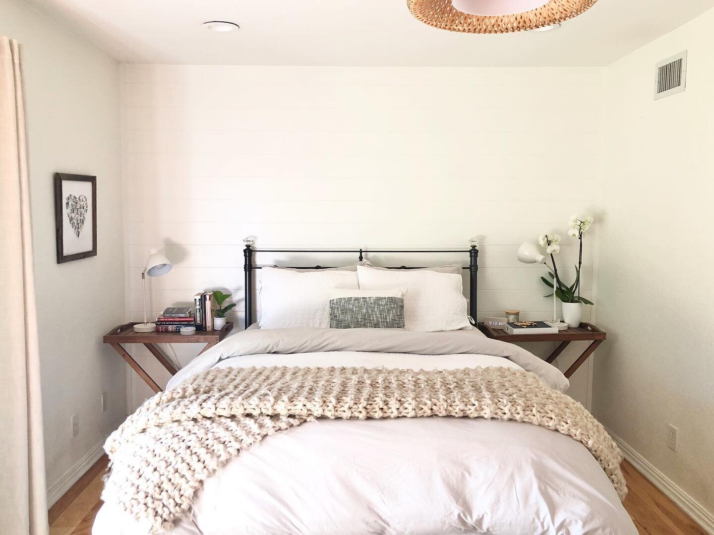 One of my 2021 intentions is to blog some of our tiny but might updates we made to our home in the last year++, starting with our master bedroom. With paint, shiplap and some beautiful new linens, this space has been transformed! Head to the blog for