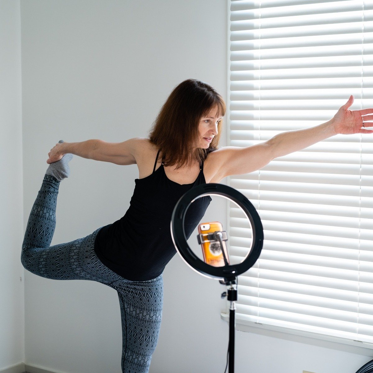 Diets fail women in midlife for one big reason:

They ignore real life.

Hormones change.
Stress changes.
Energy changes.
Time changes.

Yet most weight loss programs still expect you to eat, move, and live like you&rsquo;re 30.

That&rsquo;s why so 