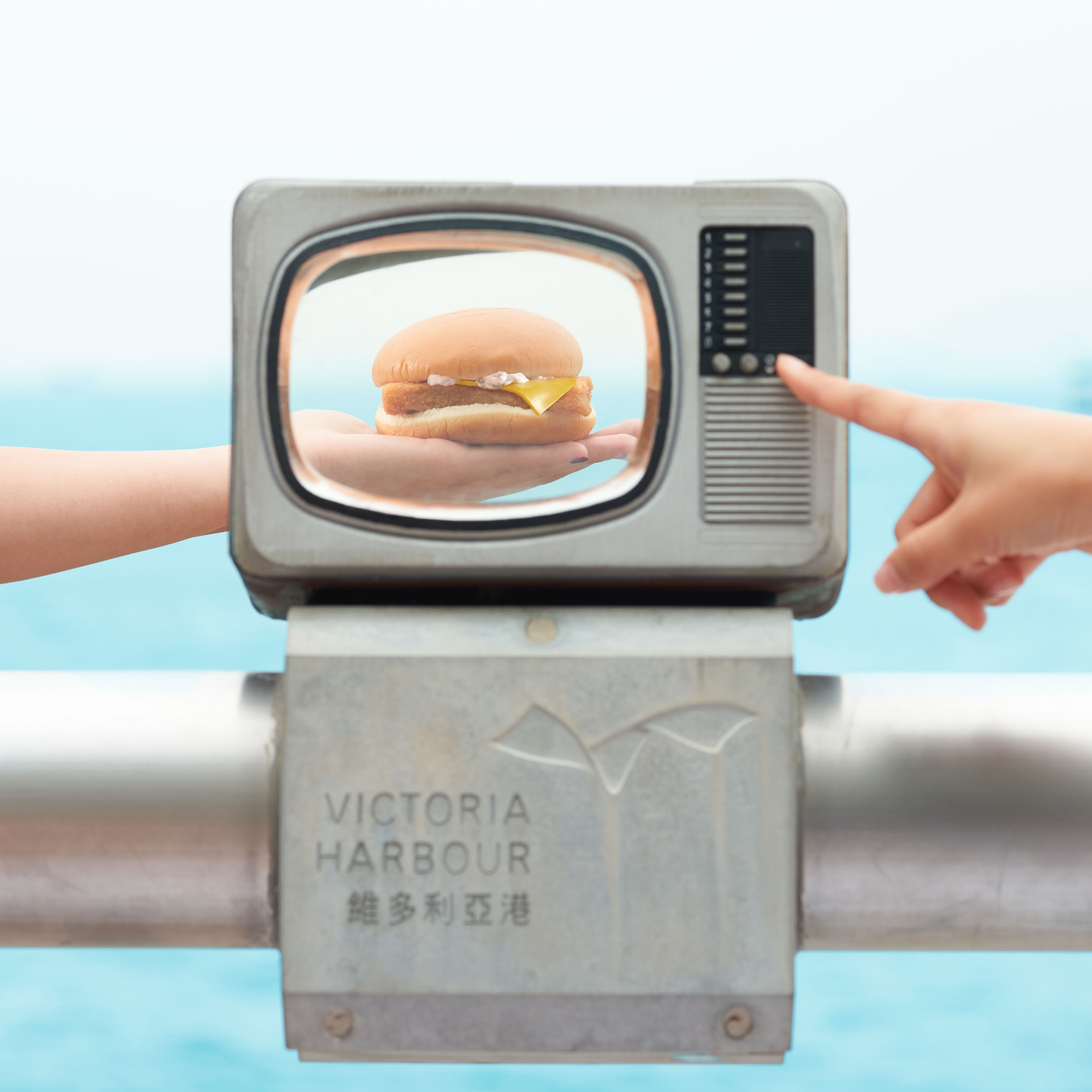 Long time no sea🌊⁣⁣
⁣⁣
#你睇⁣⁣
#魚柳飽游緊過嚟啊⁣⁣
#imlovinit #McDonaldsHK