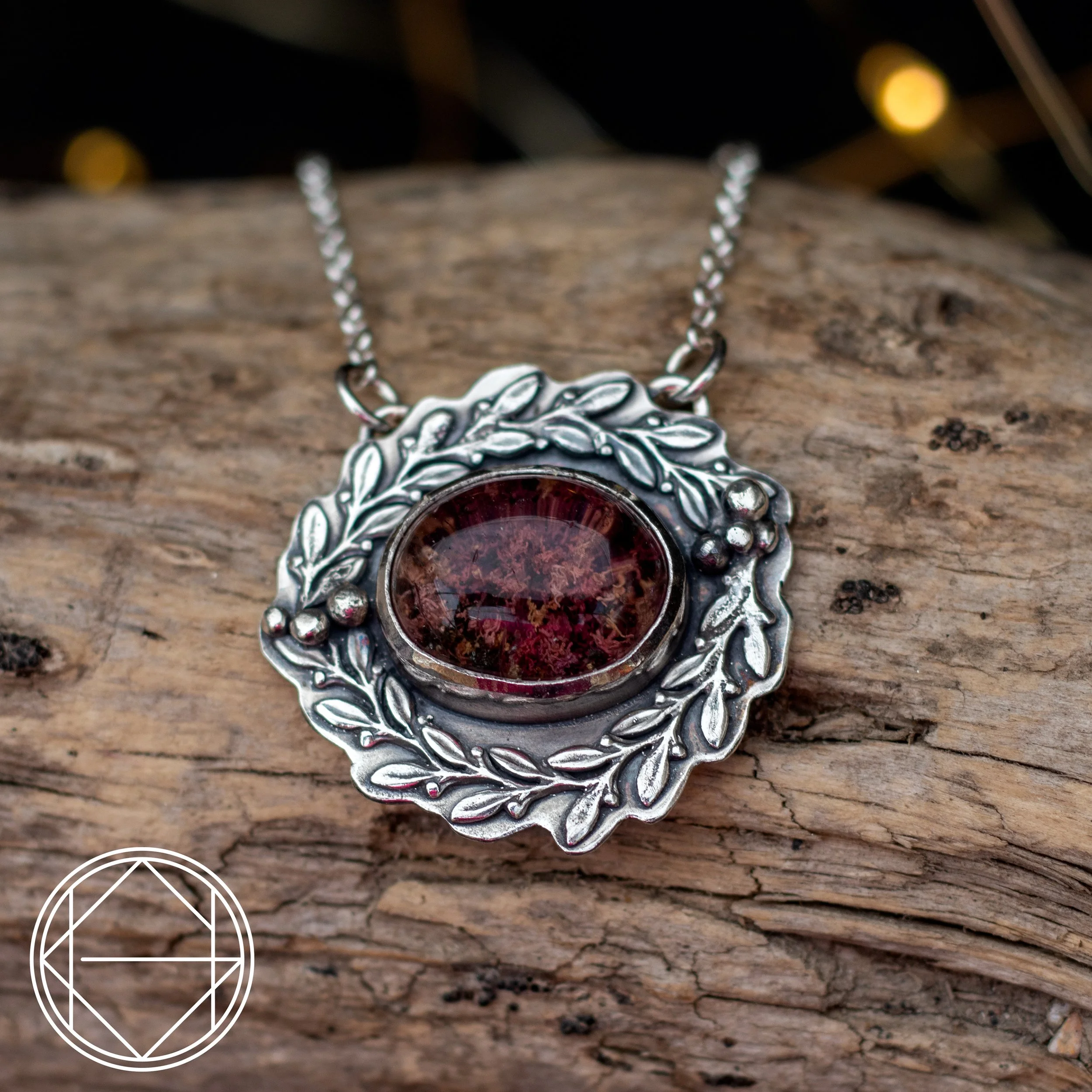 This beautiful gemstone nestled in sterling silver with a leafy surround with a Lodolite quartz inside