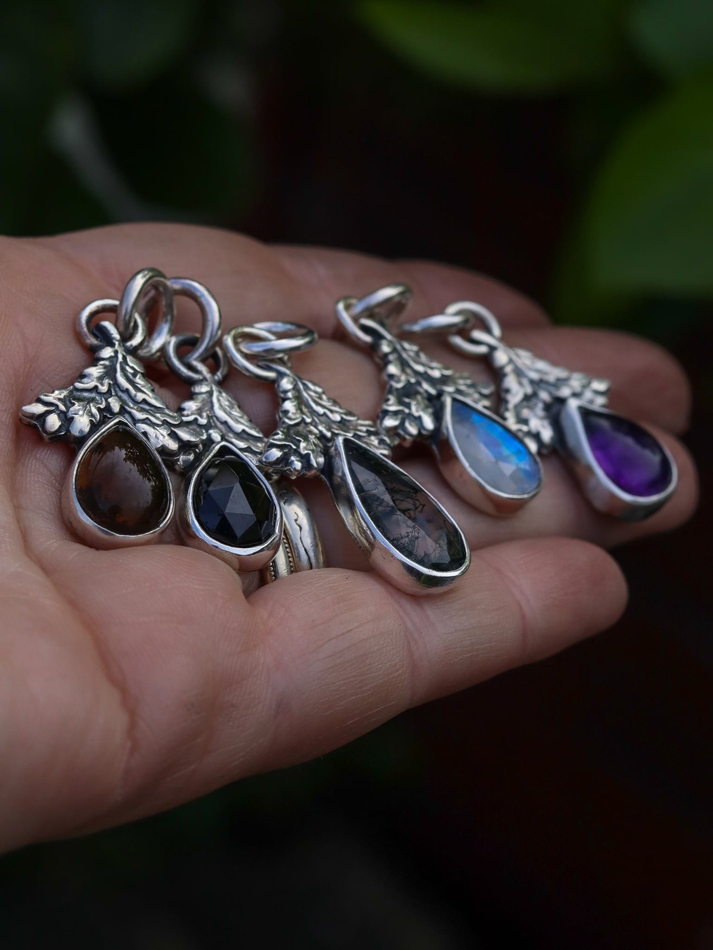 You asked I listened 💜

The Branch symbolising strength and stability - featuring amethyst, Smokey Quartz, moss agate, black spinel and moonstone 

I even added a photo of me wearing her - I know rare for me 🤣

#gemheavenjewellery