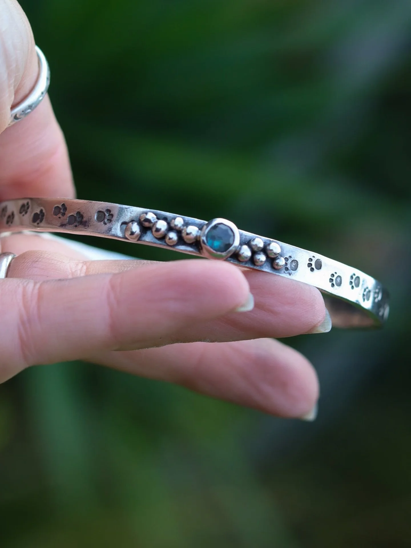 Those paw prints dance right across our hearts ..

This commission was for a friend/long time client and I was so honoured to create this one with the beautiful meaning behind it 💜 creating pieces that mean so much to the wearer is my vibe! 

#gemhe