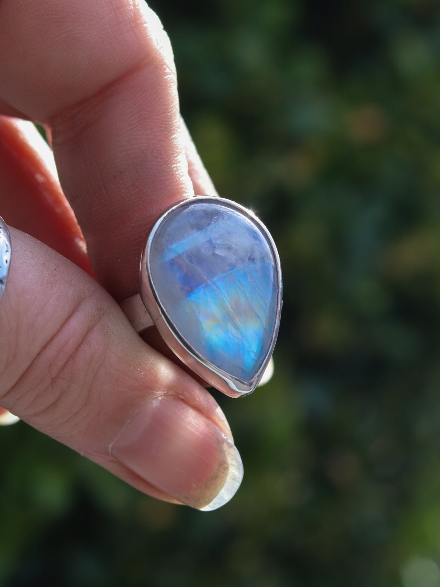 Another beautiful ring commission - I just love it when I get to create beautiful statement rings! 

This Moonstone has the most incredible flash against the silver setting! 

#gemheavenjewellery #moonstonejewelry #moonstonering