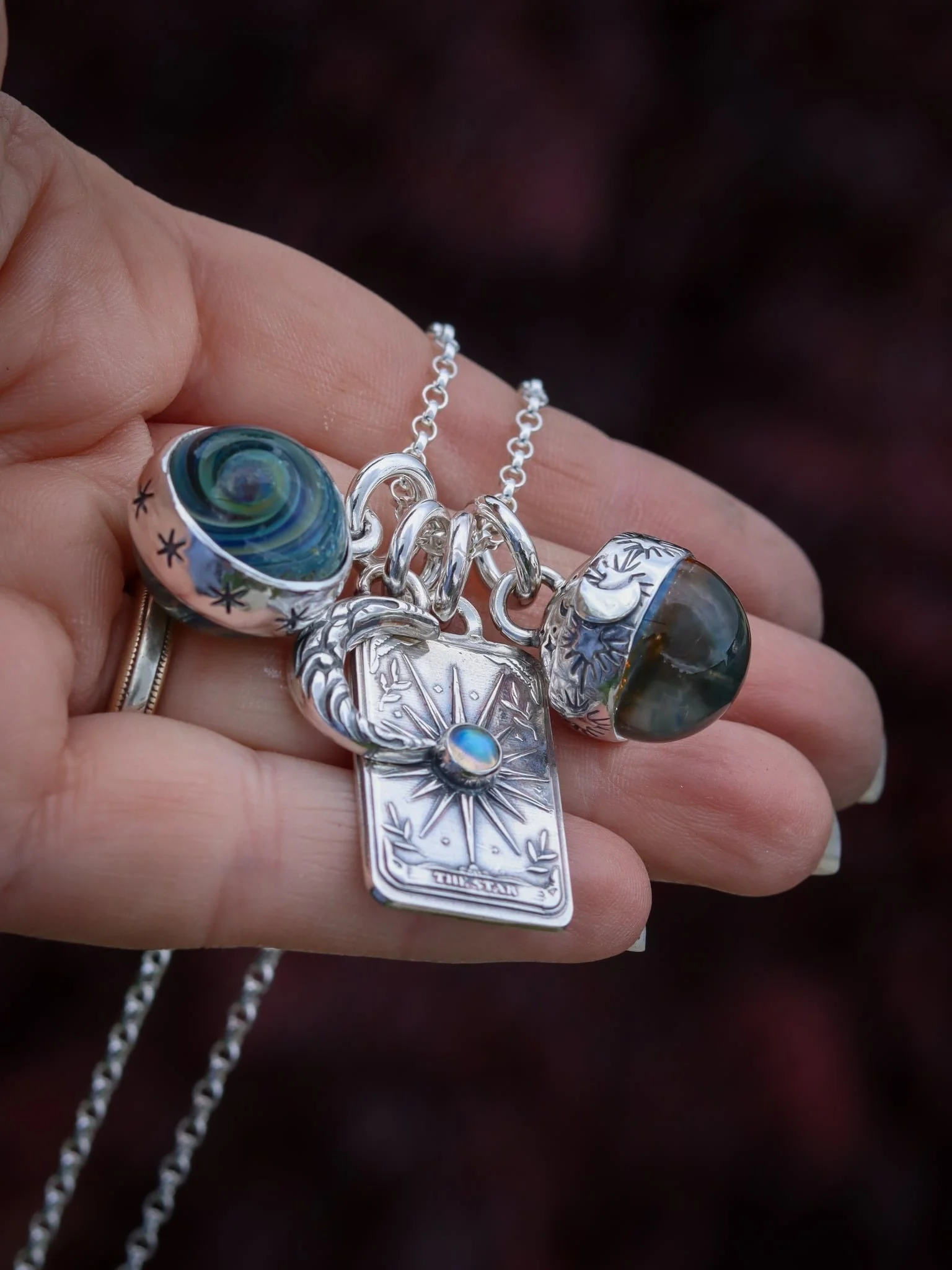 Another amazing Storyteller Collection set!! And for all of you thinking Wow! That&rsquo;s a lot of charms, they can be removed and changed so wear one at a time, two, three or all!!

Go Gather your magic piece by piece! 

#storytellercollection #tel