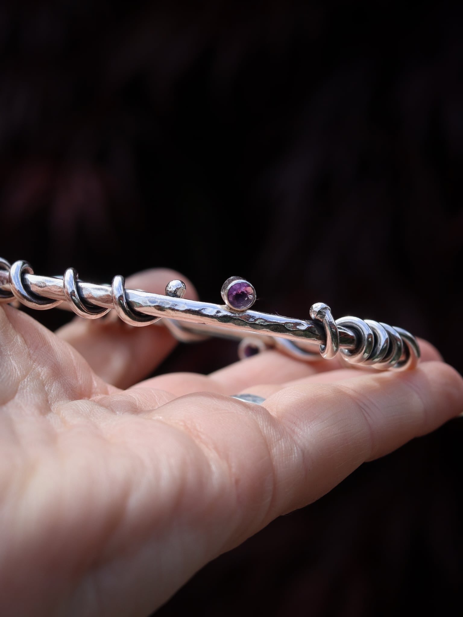 Whenever a Tangled or Titania bangle I may or may not do a little dance around my studio &hellip; but there&rsquo;s no proof so you&rsquo;ll never know 😂

#sterlingsilverjewellery #silverbangles #natureinspiredjewelry #gemheavenjewellery