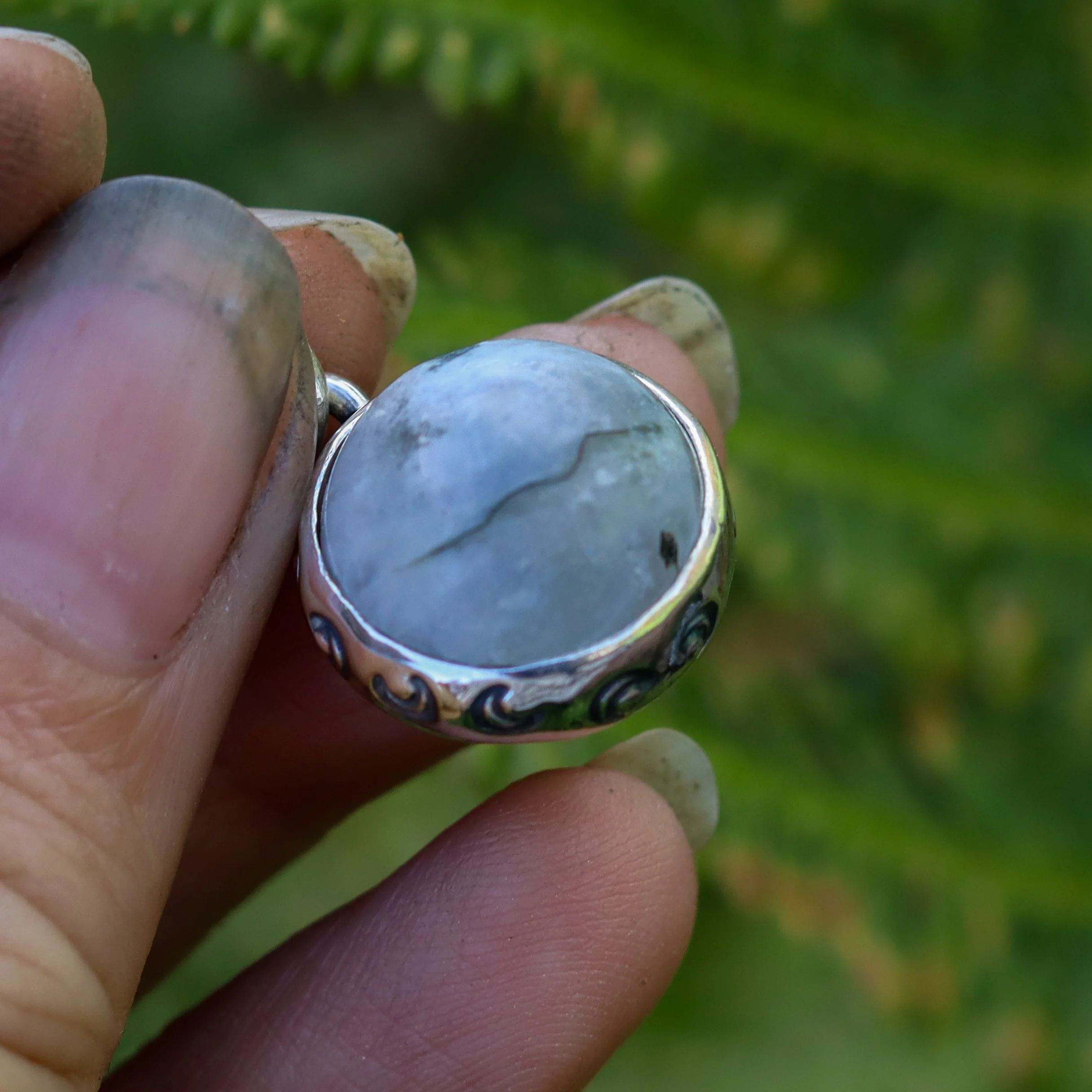 Mini crystalball moonstone.jpg