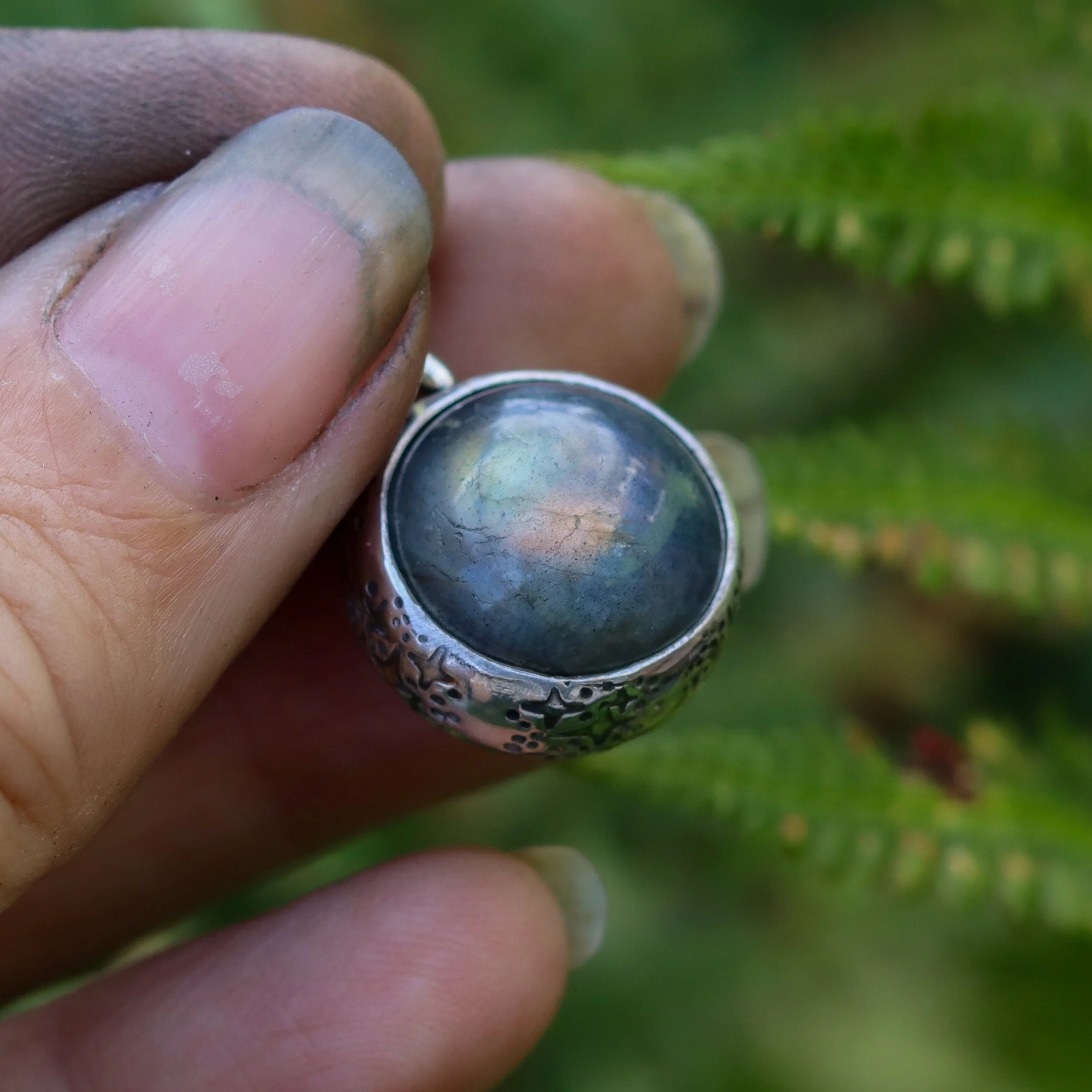 Mini crystalball labradorite.jpg