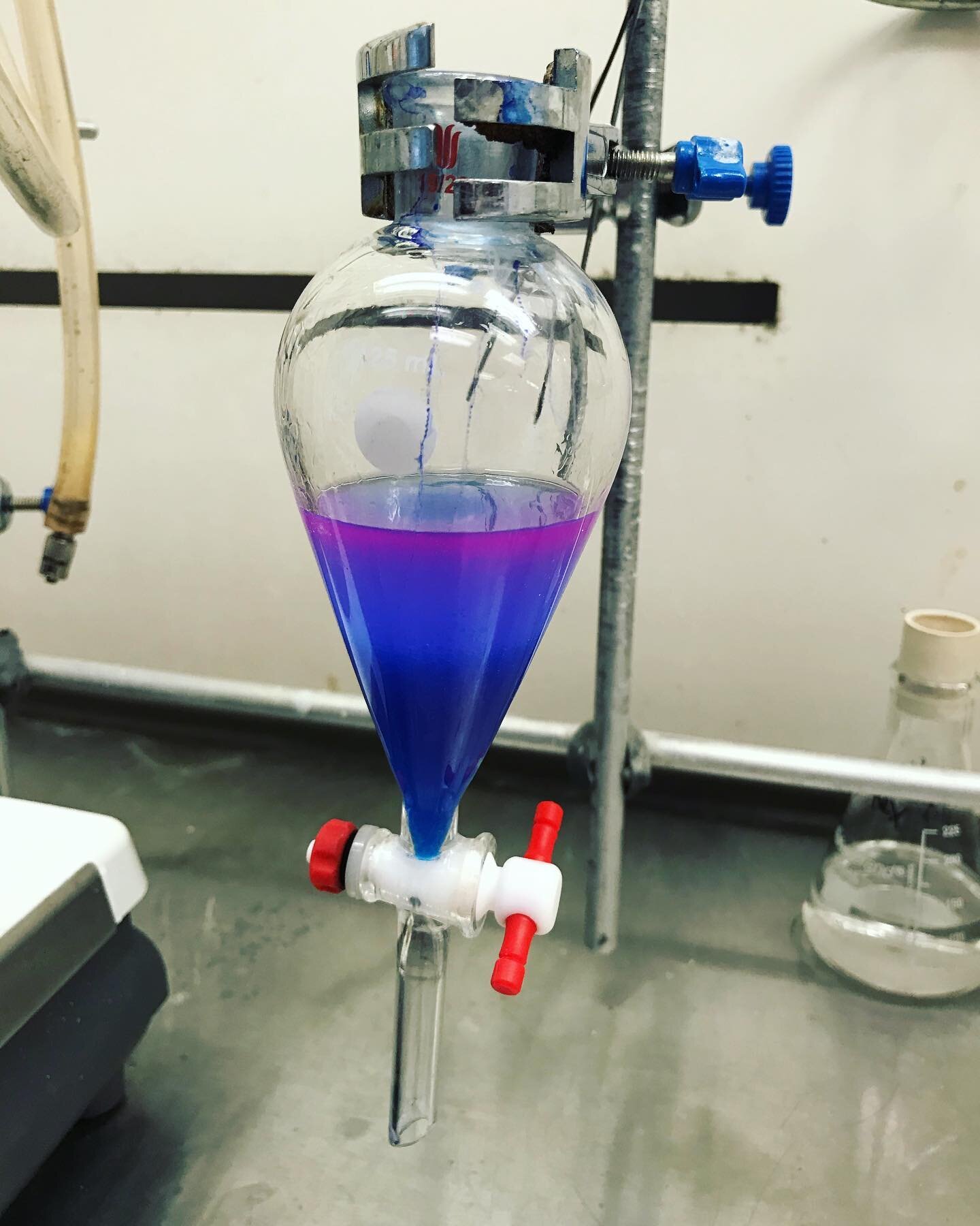 Chemistry is cool and always surprising! A colleague was trying to make a boronic acid derivative via lithium-halogen exchange followed by addition to trimethyl borate and then this 🔵/🟣 colour showed up. We have no idea why &macr;\_(ツ)_/&macr; 

#c