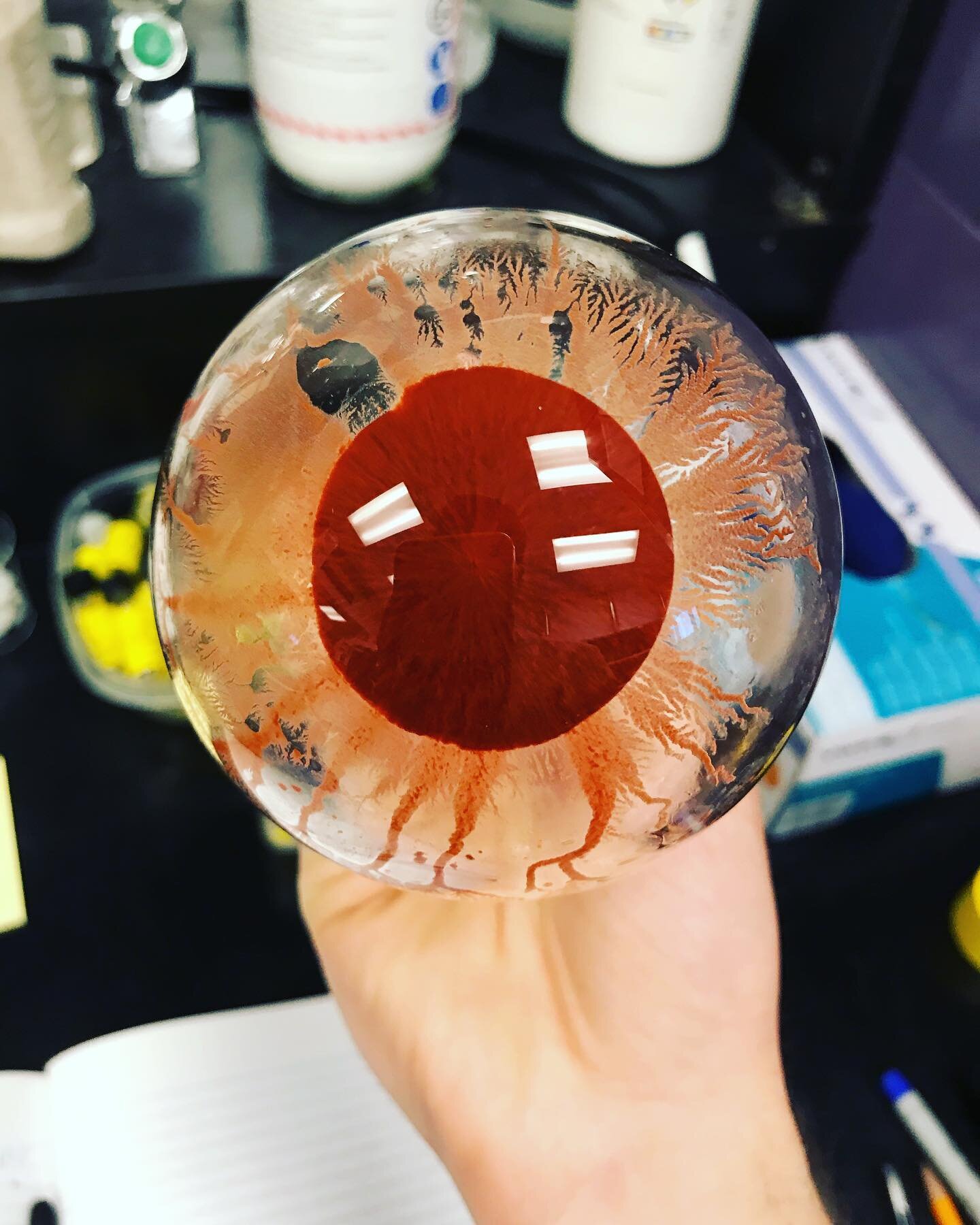 Staring into the eye of a cyclops.... 👁jk this was a reaction that got absolutely wrecked at 200 celcius in a microwave 🤷🏻&zwj;♂️ It looks a lot like a recent post by @dr_bhambra though! 

#chemistry #synthesis #ochem #organicchemistry #PhD #chemi