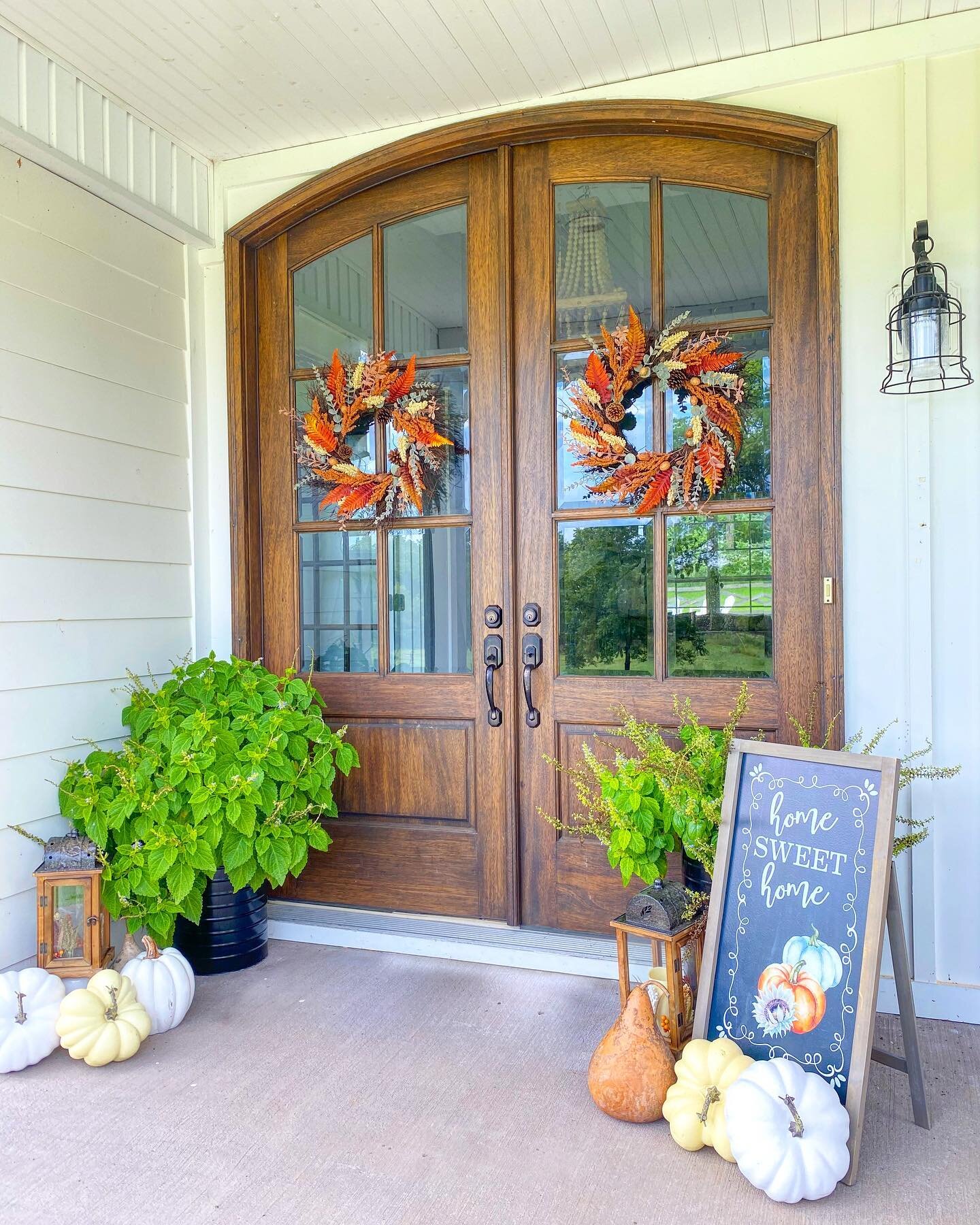 Fall is slowly making its way to Crate and Cottage. I added a few touches to the front porch today as I transition from summer to fall. So thankful for @kirklands #ad for helping me spruce up the front doors with these beautiful fall wreaths. @Kirkla