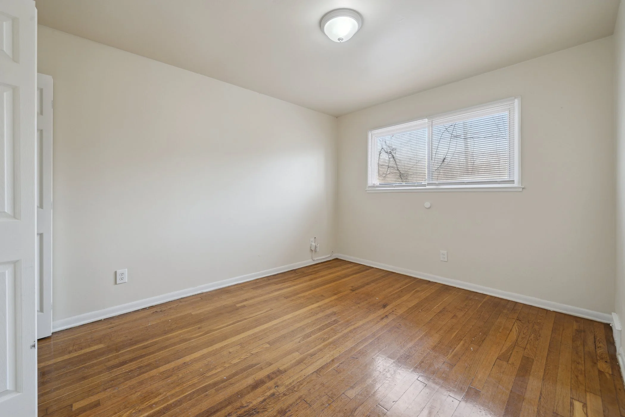5818-Radnor-St-Detroit-MI-48224-WindowStill-06.jpg
