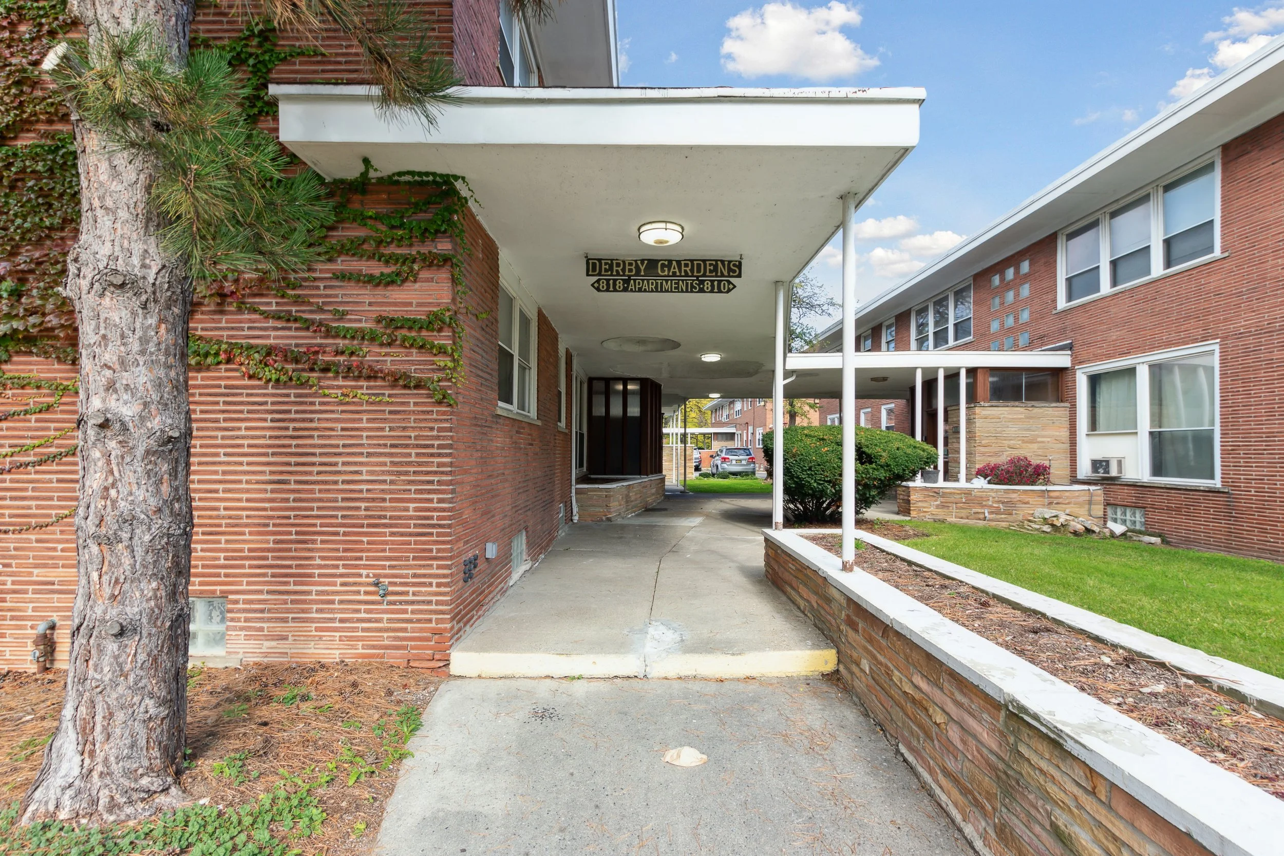 05-811-Covington-Dr-Highland-Park-MI-48203-WindowStill-41.jpg